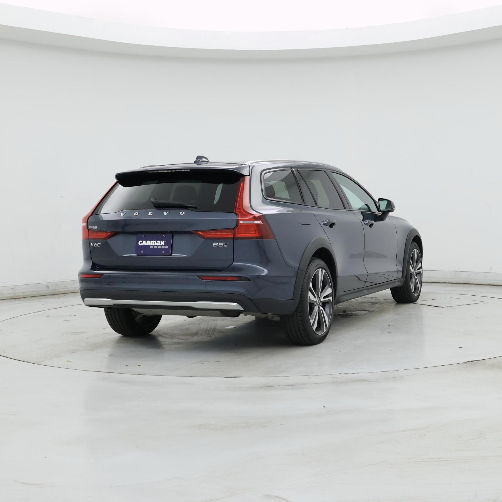 Thumbnail: 2025 Volvo S60 - 8