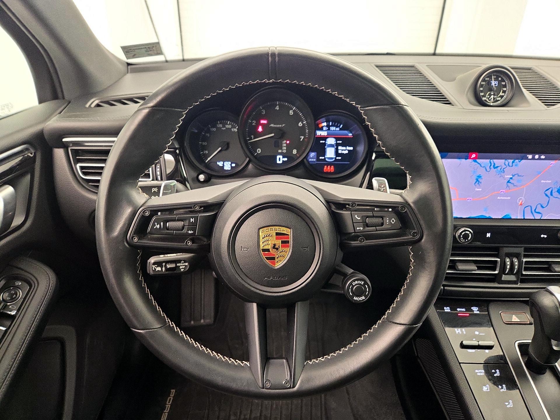 Thumbnail: 2023 Porsche Macan - 10