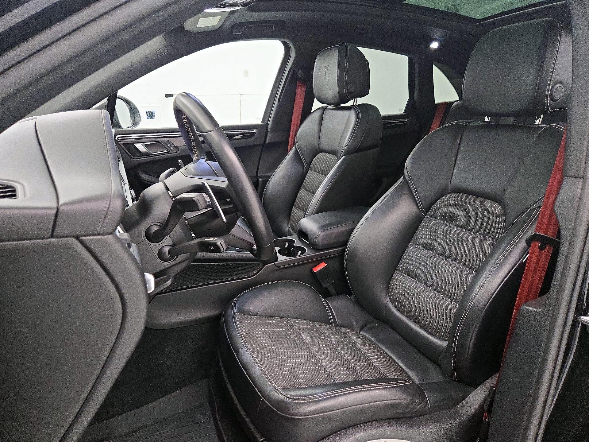 Thumbnail: 2023 Porsche Macan - 11