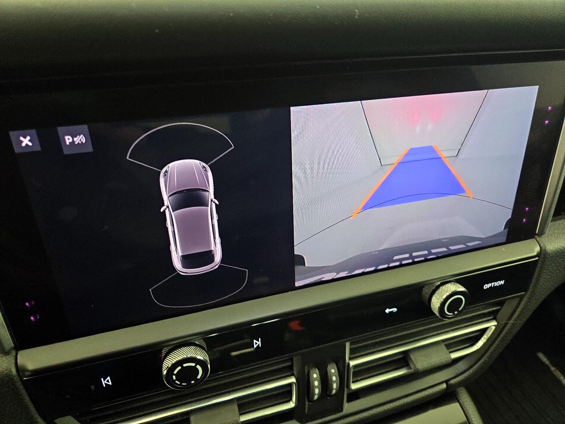 Thumbnail: 2023 Porsche Macan - 15