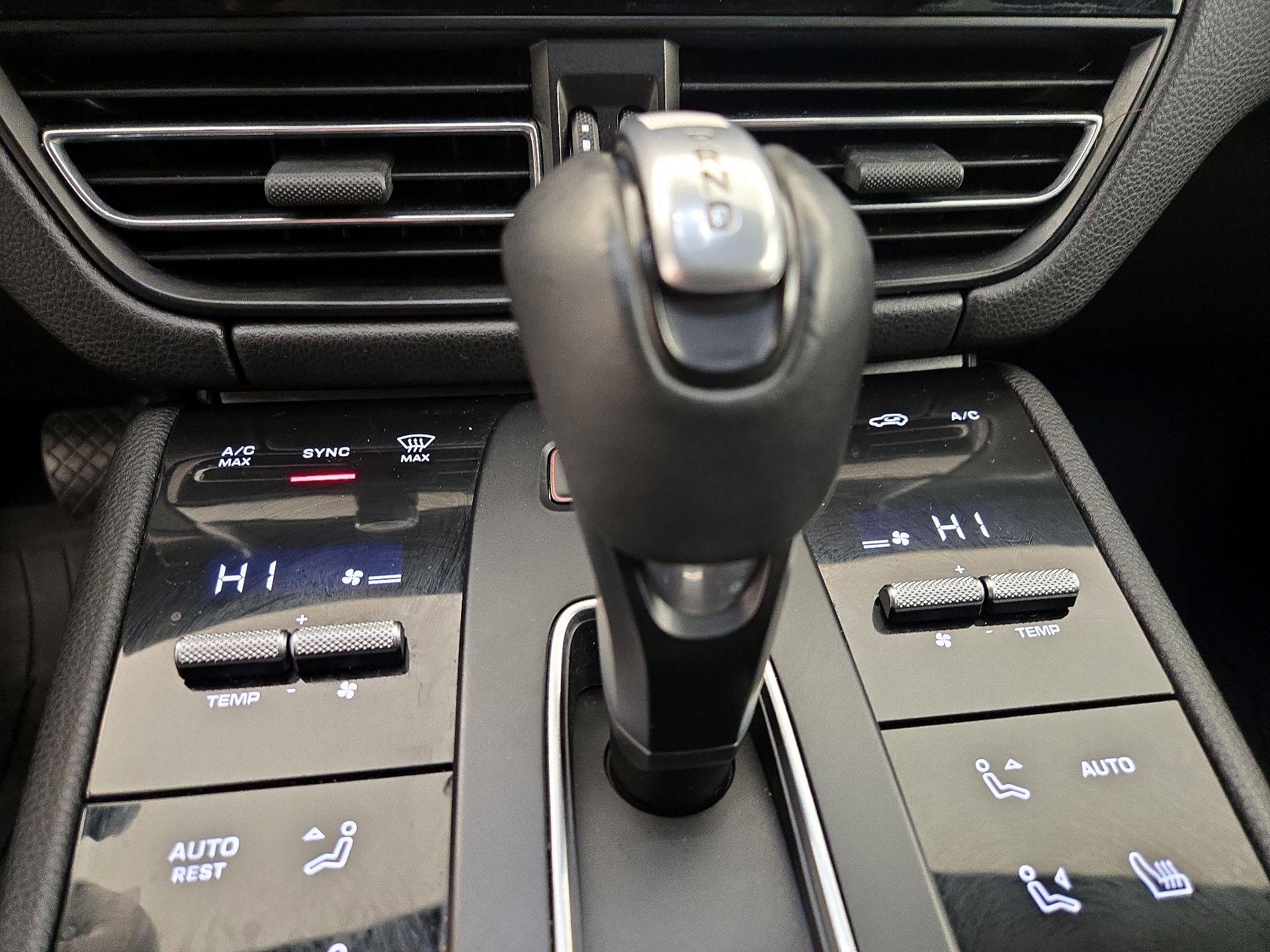 Thumbnail: 2023 Porsche Macan - 17