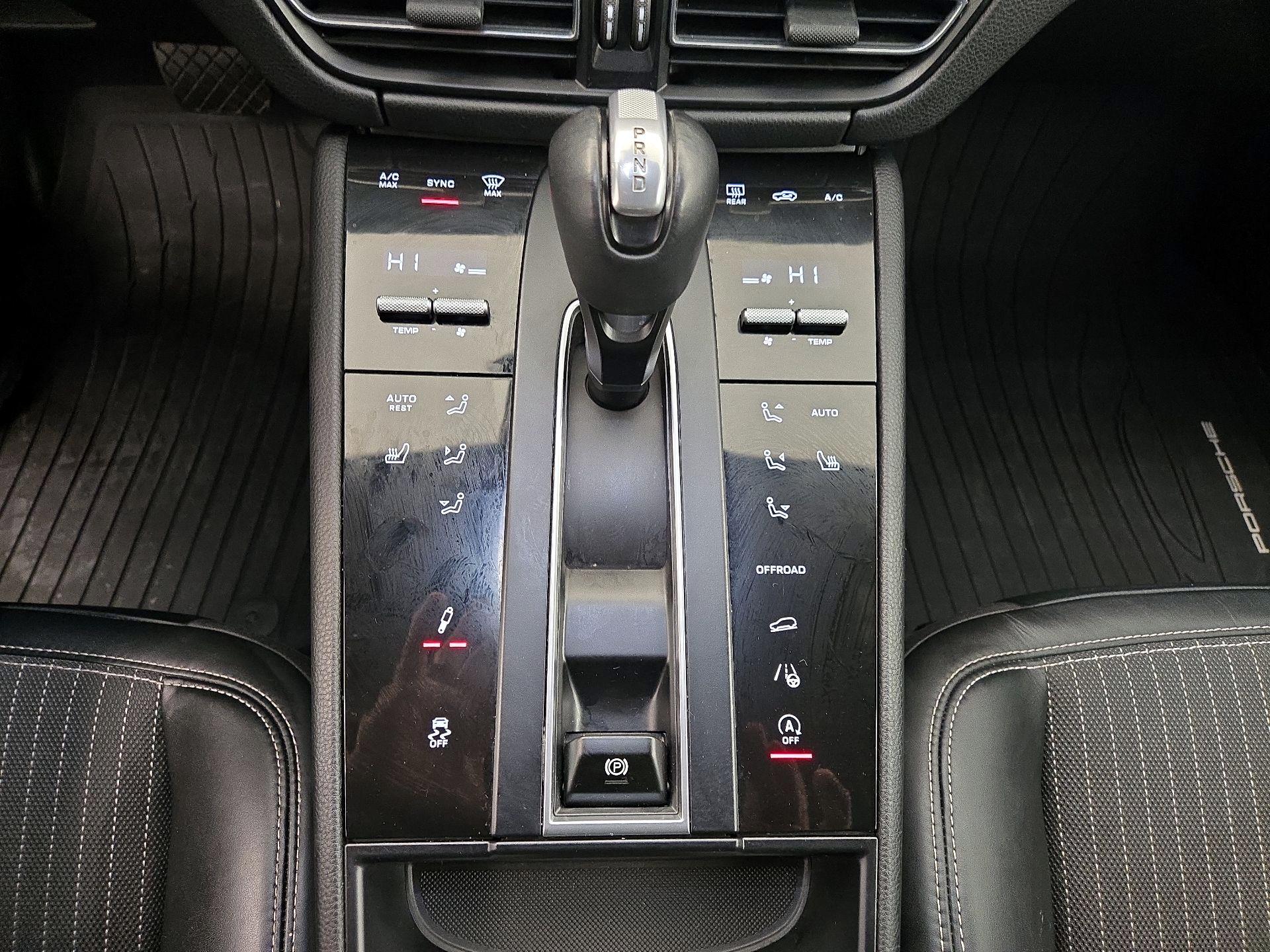 Thumbnail: 2023 Porsche Macan - 18