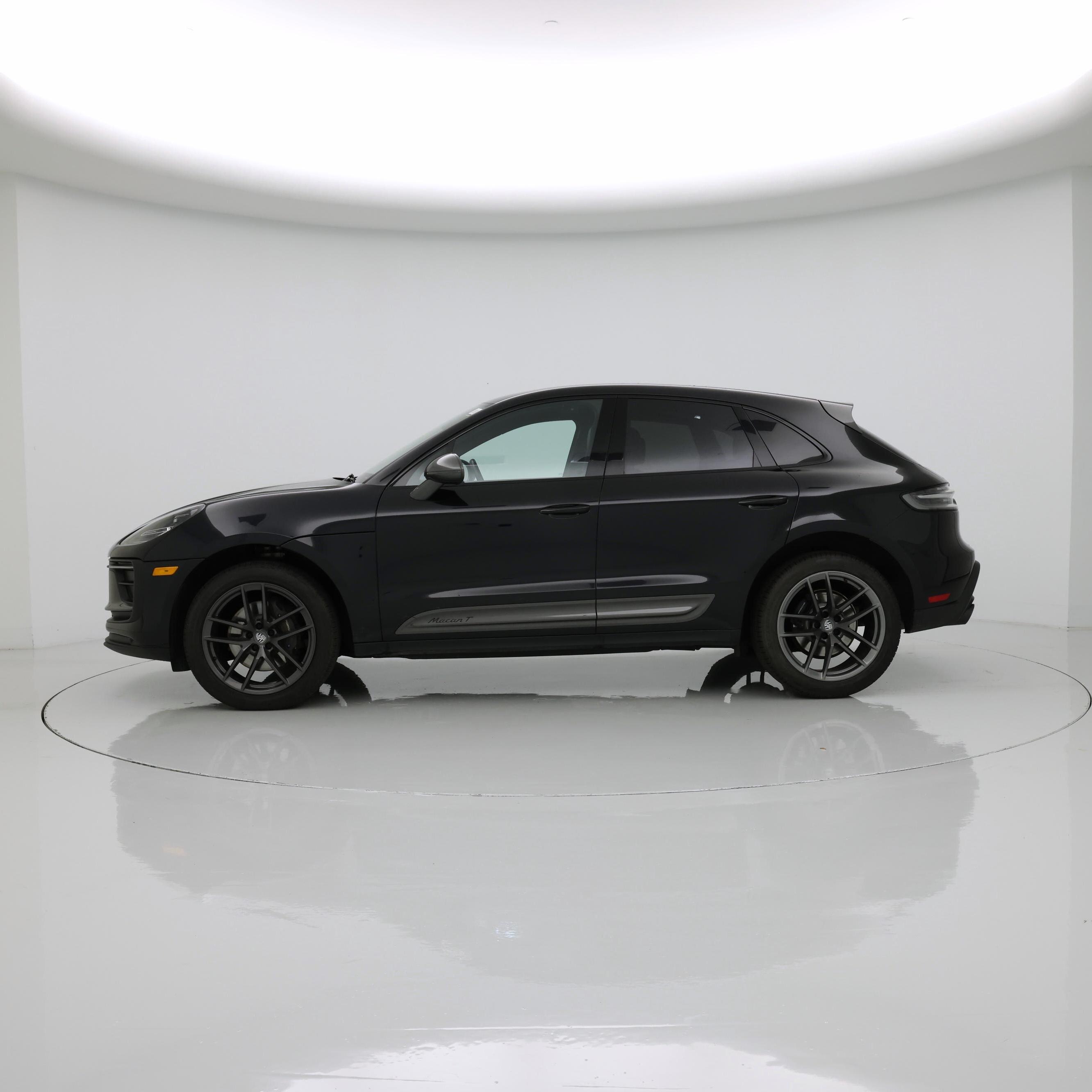 Thumbnail: 2023 Porsche Macan - 3