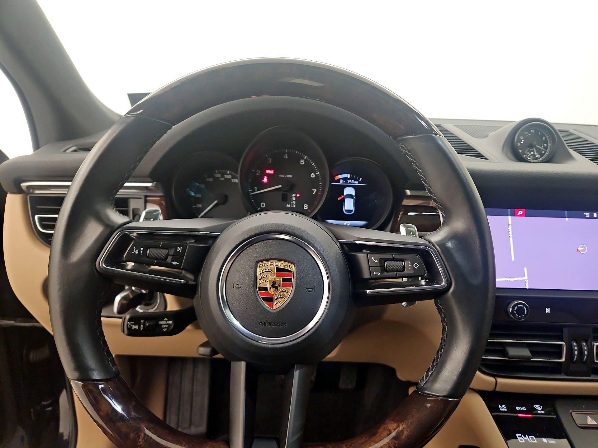 Thumbnail: 2022 Porsche Macan - 10