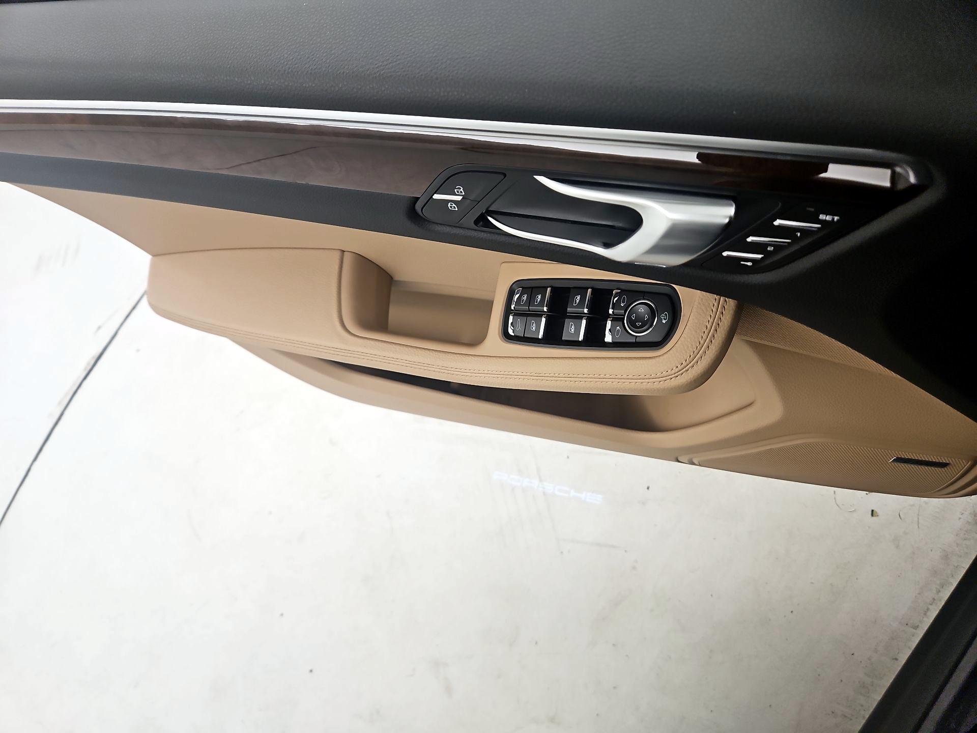 Thumbnail: 2022 Porsche Macan - 12