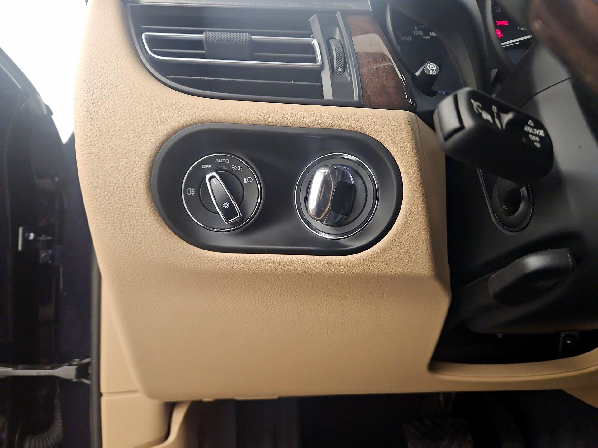 Thumbnail: 2022 Porsche Macan - 13