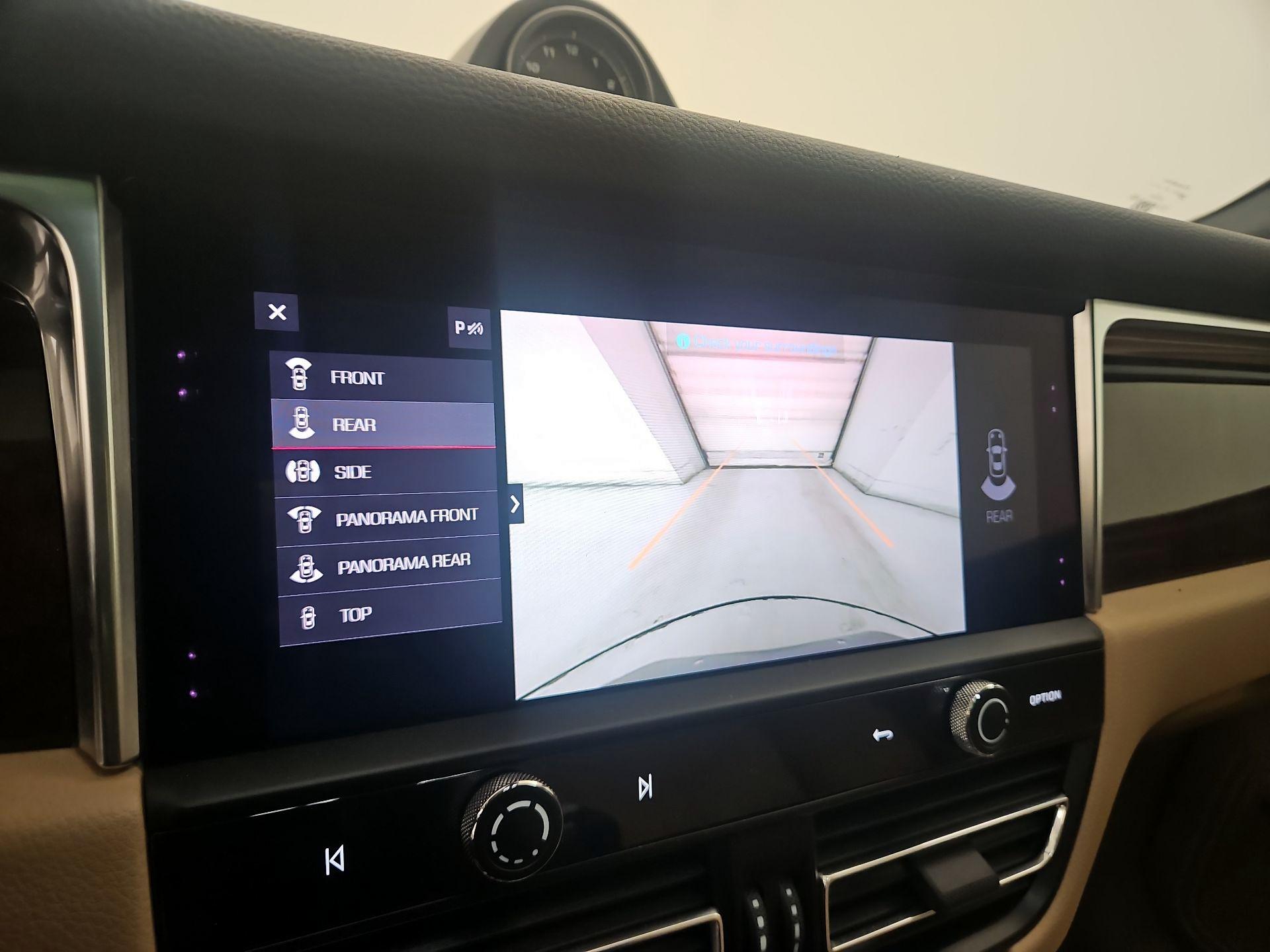 Thumbnail: 2022 Porsche Macan - 15