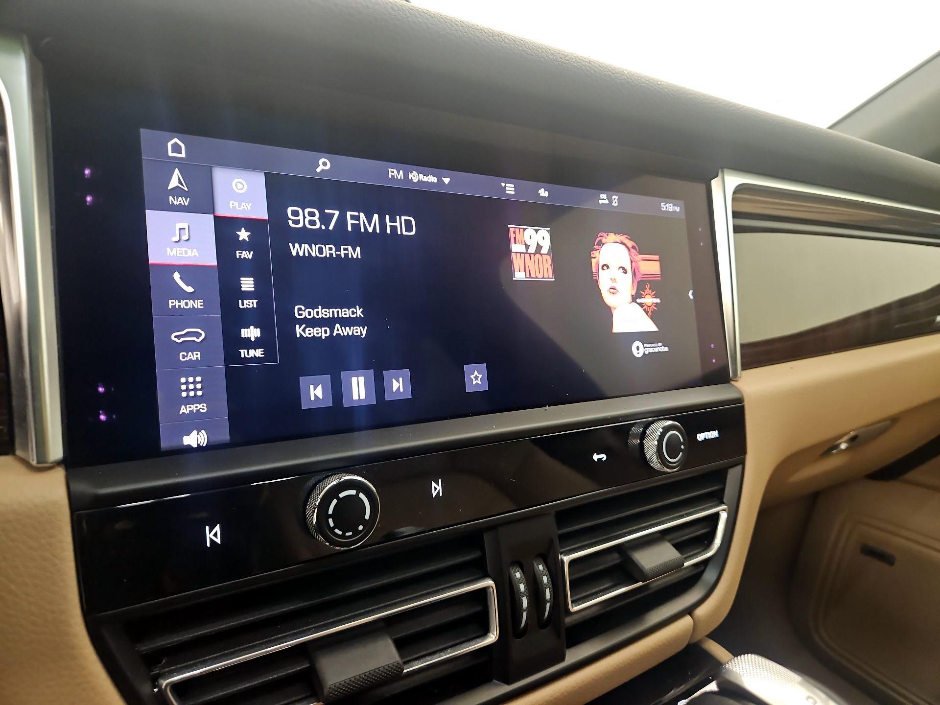 Thumbnail: 2022 Porsche Macan - 16