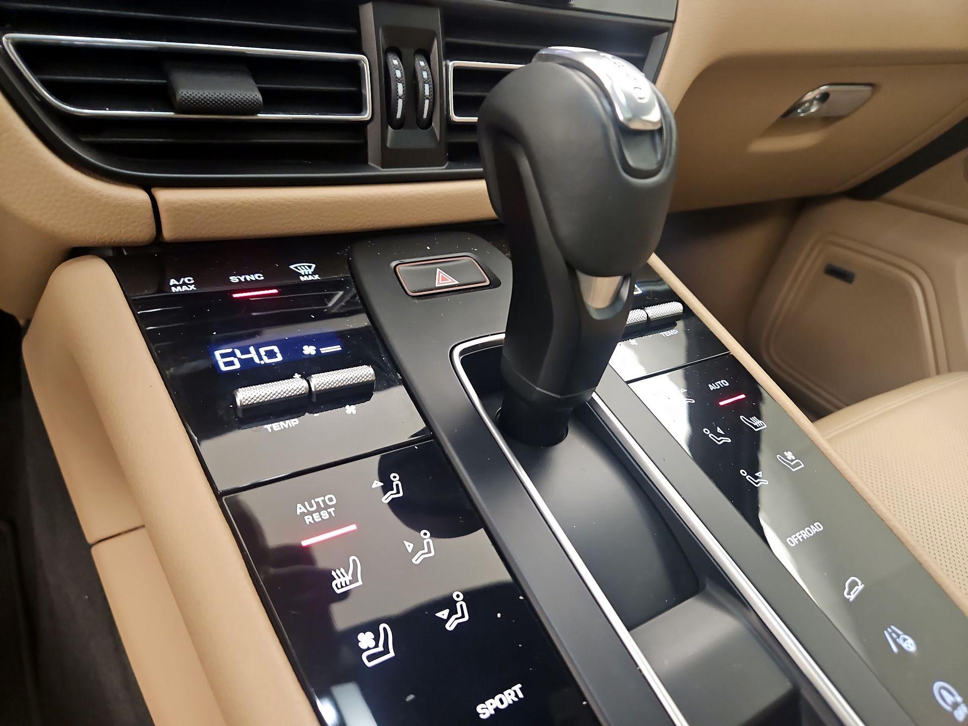 Thumbnail: 2022 Porsche Macan - 17