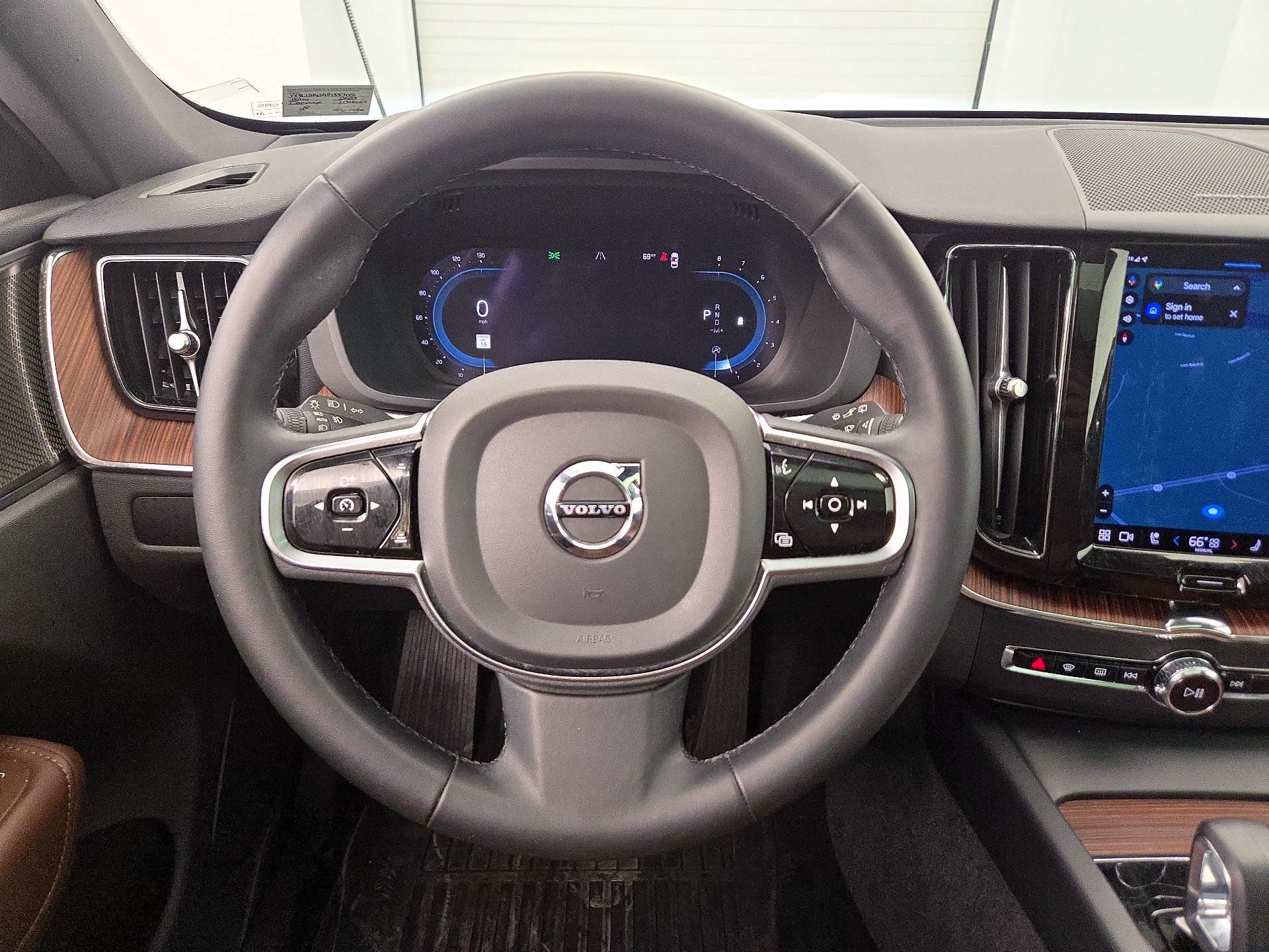 Thumbnail: 2023 Volvo XC60 - 10