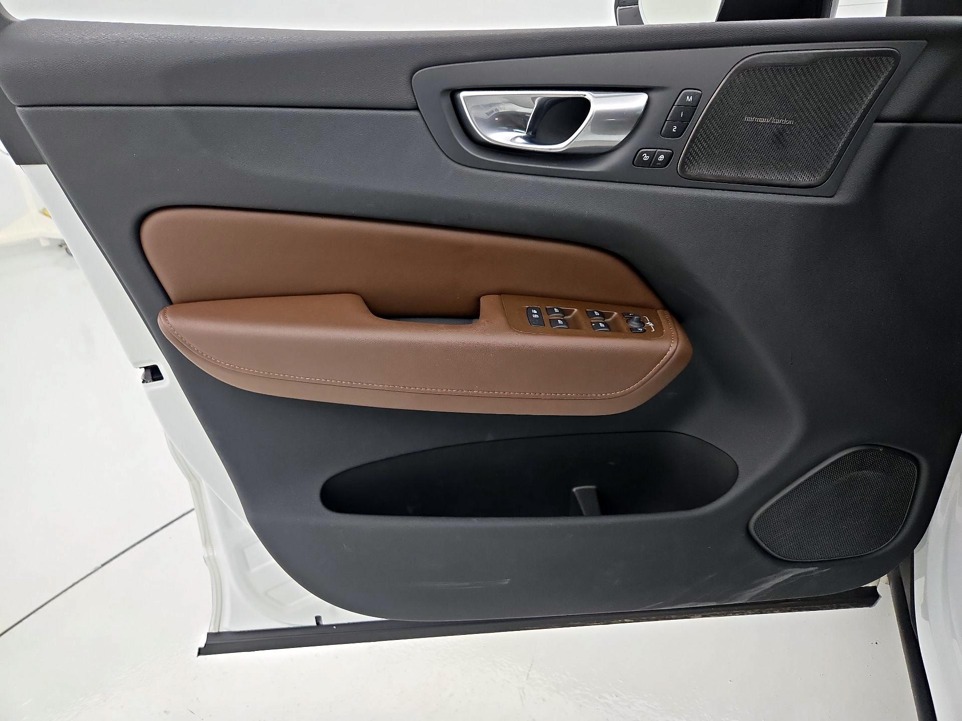 Thumbnail: 2023 Volvo XC60 - 12