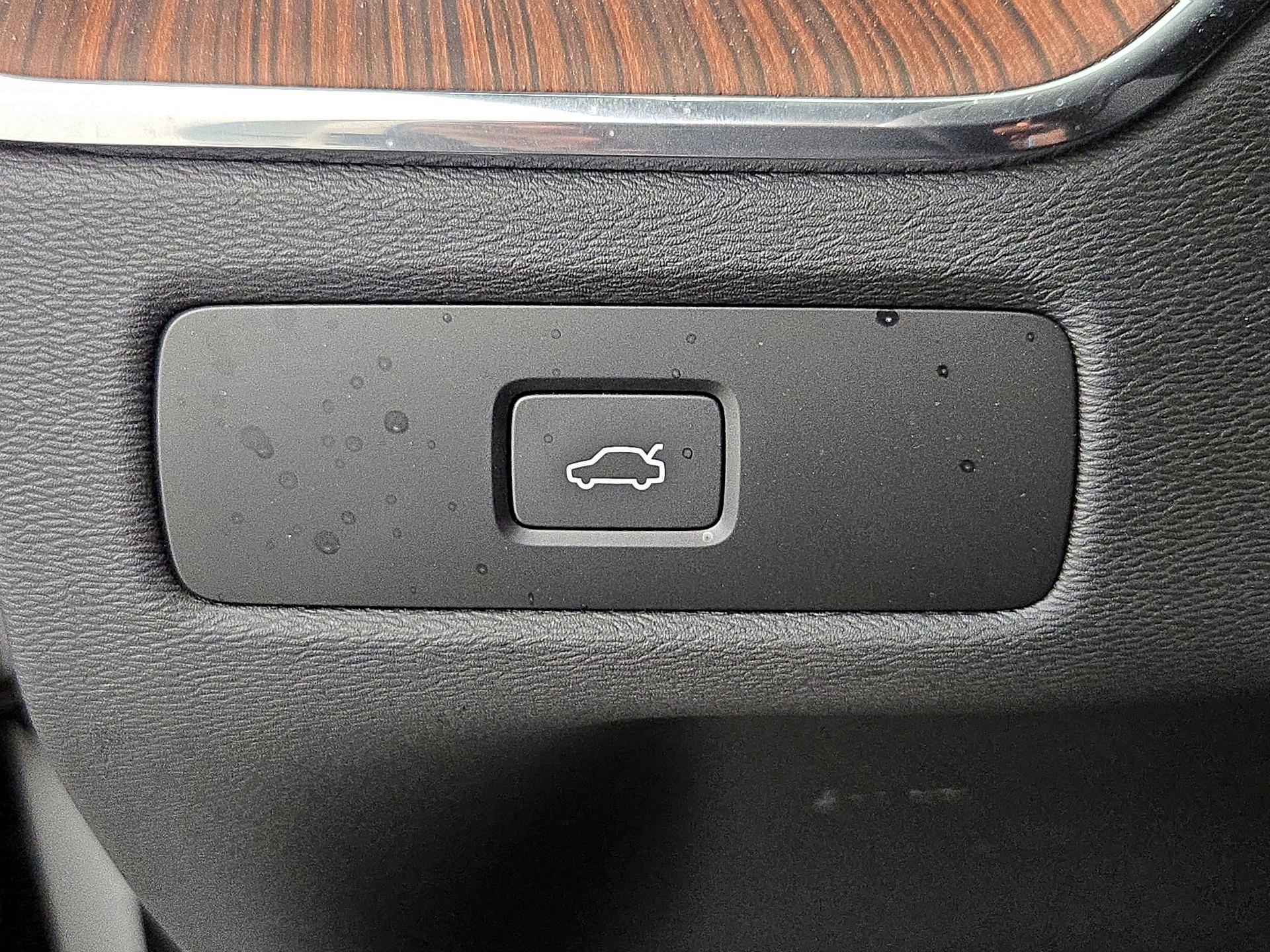 Thumbnail: 2023 Volvo XC60 - 13