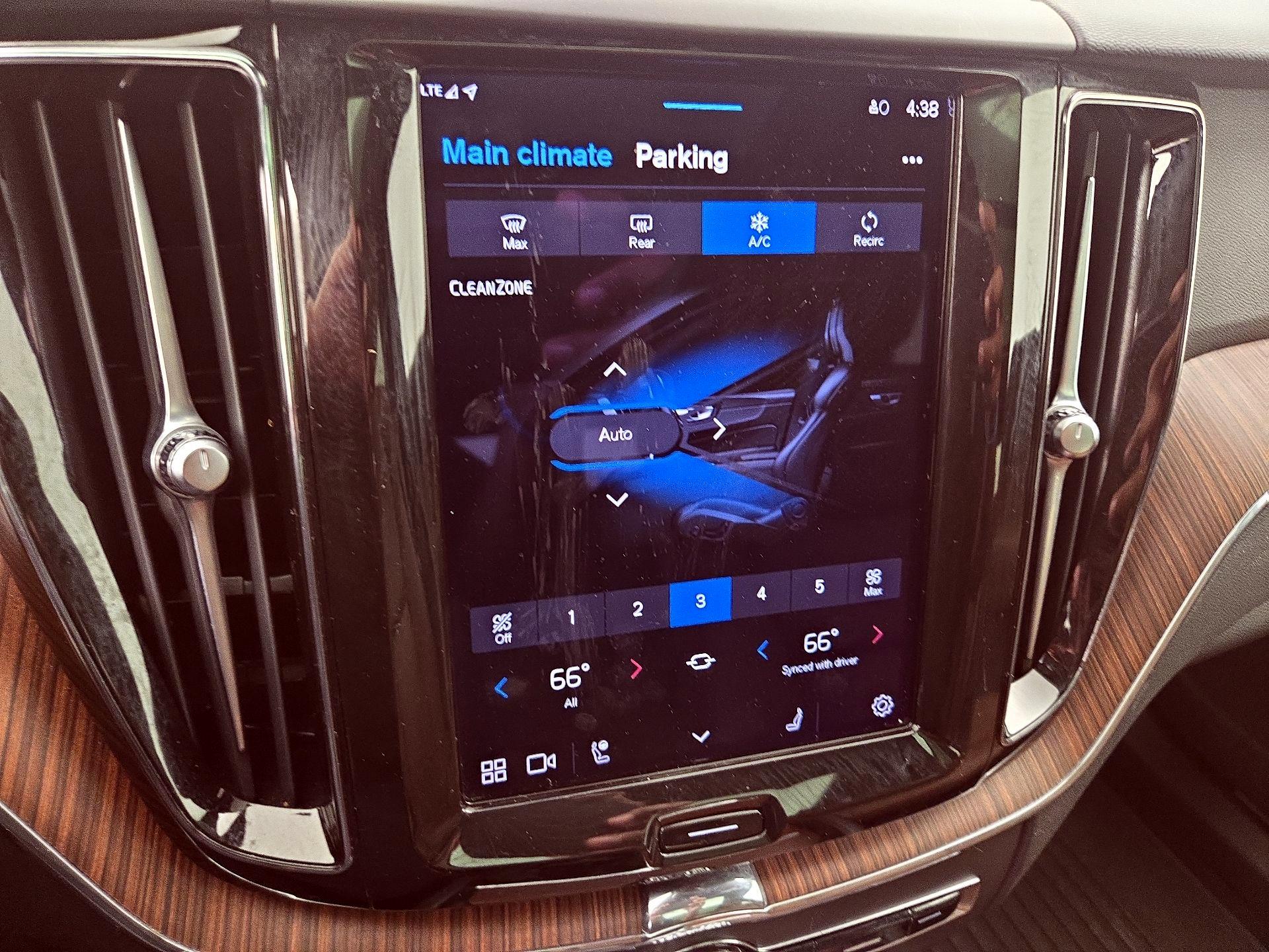 Thumbnail: 2023 Volvo XC60 - 17