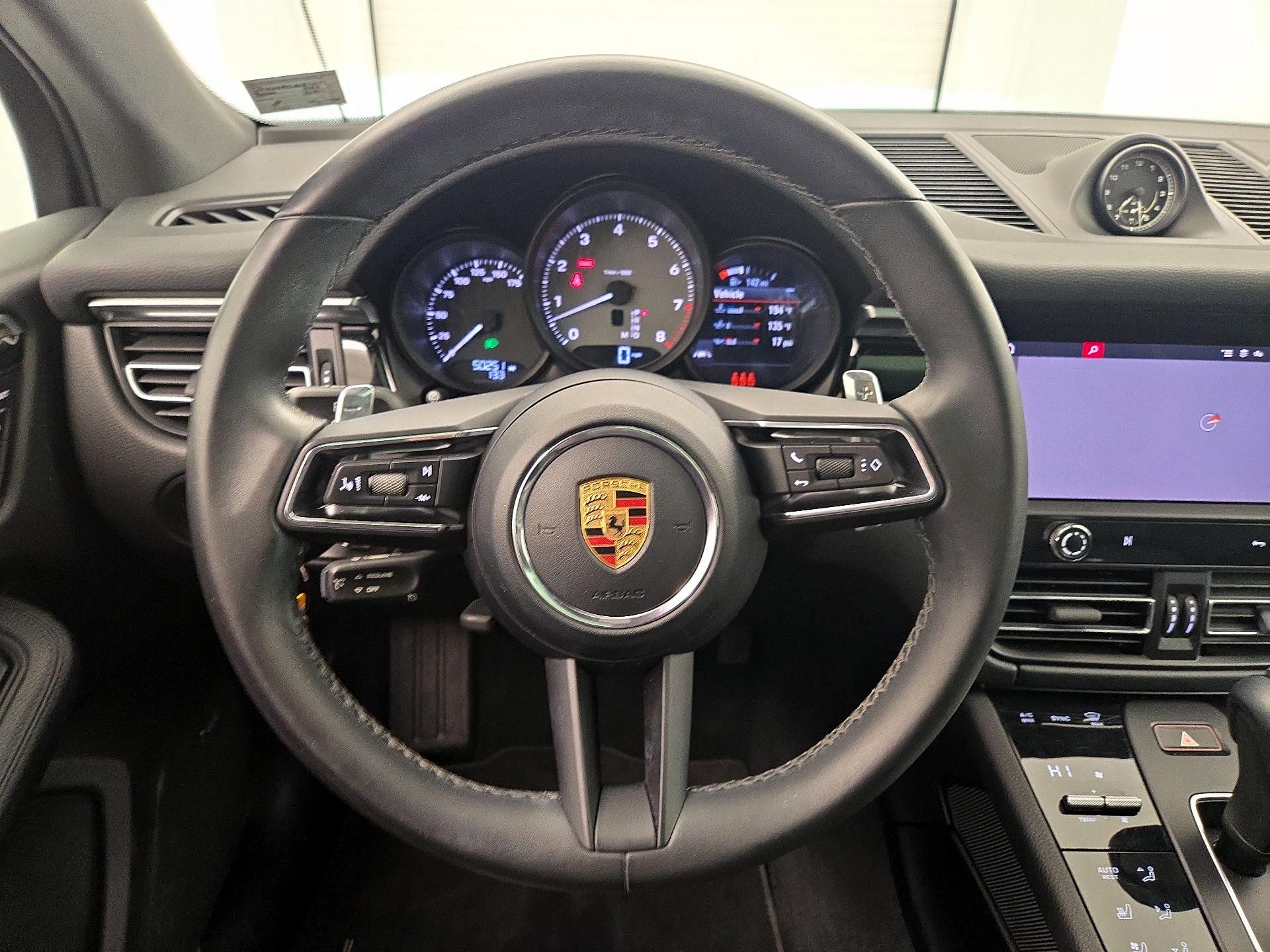 Thumbnail: 2022 Porsche Macan - 10