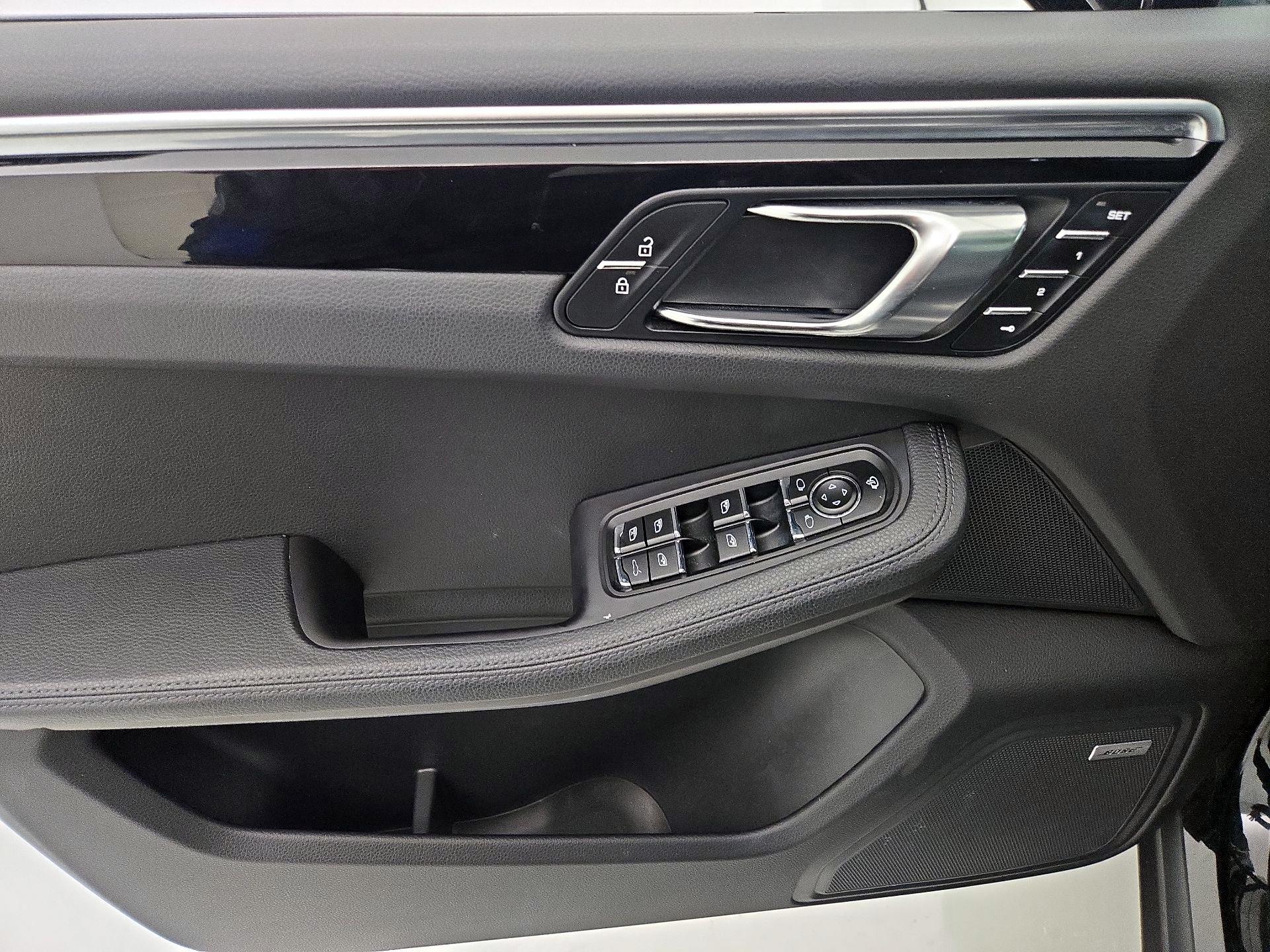 Thumbnail: 2022 Porsche Macan - 12