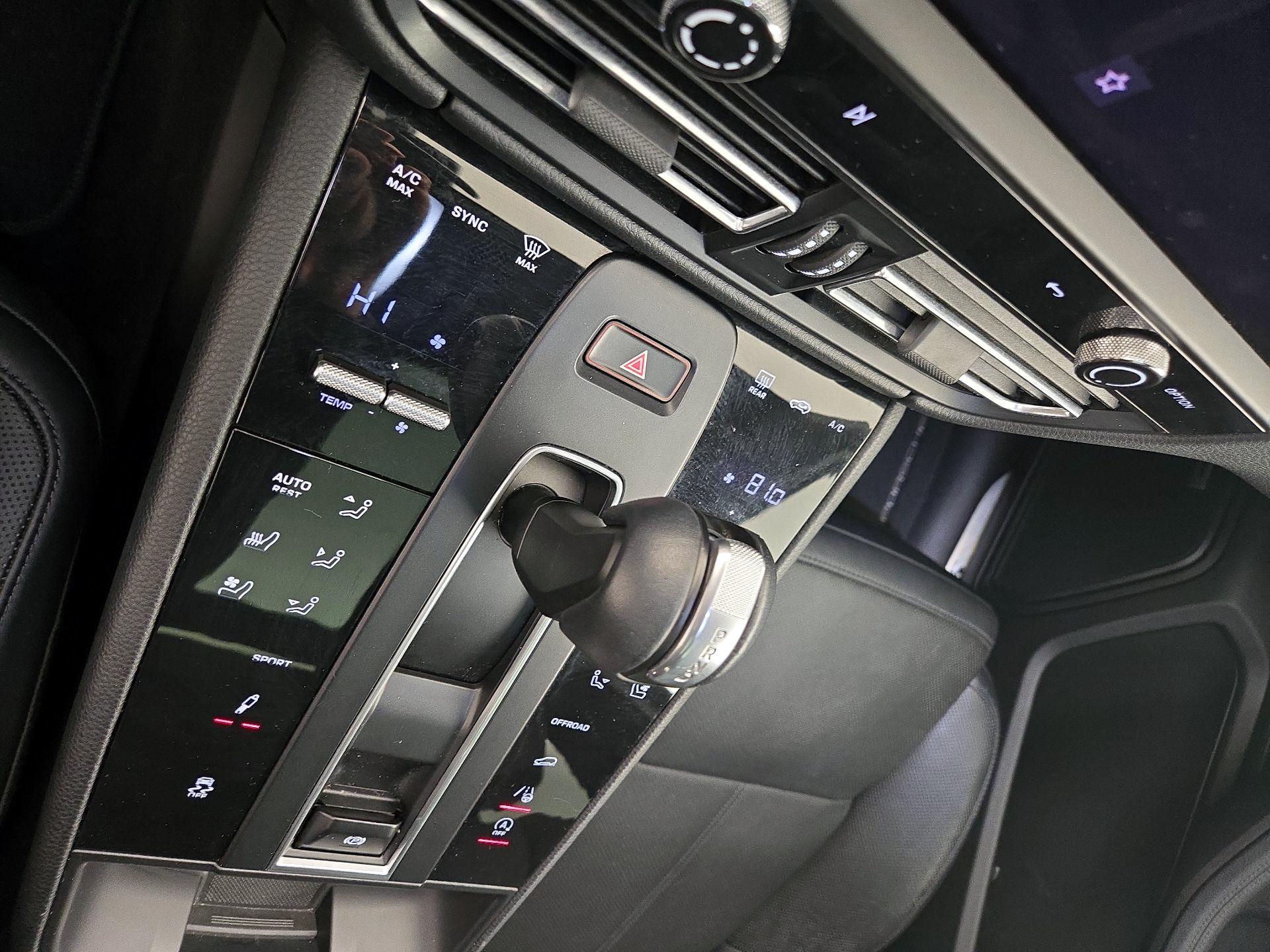 Thumbnail: 2022 Porsche Macan - 17