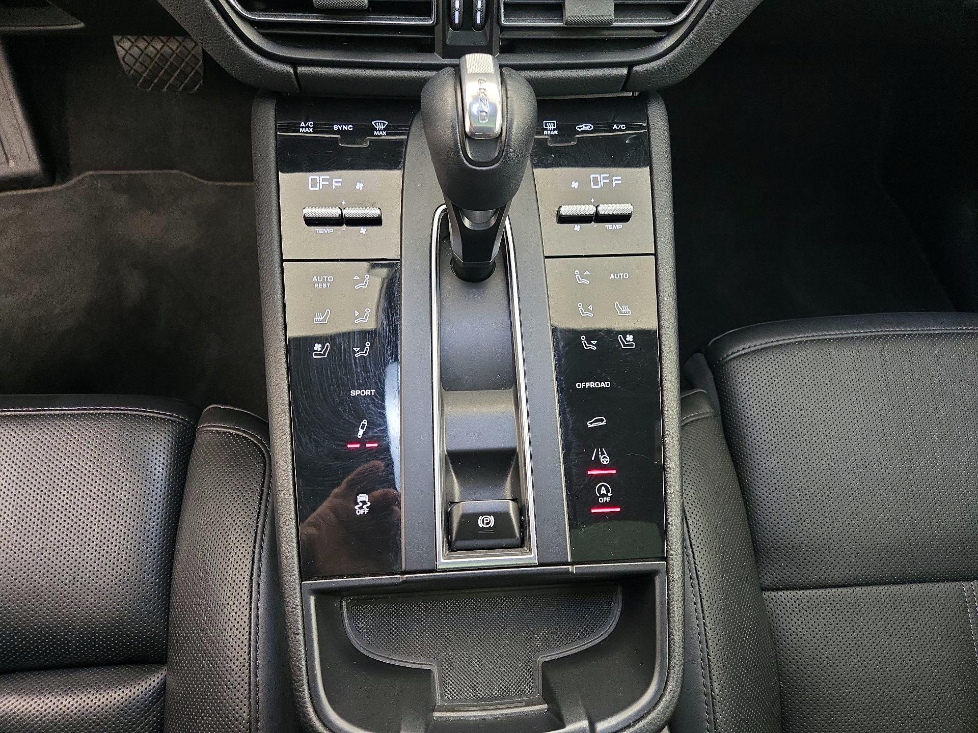 Thumbnail: 2022 Porsche Macan - 18