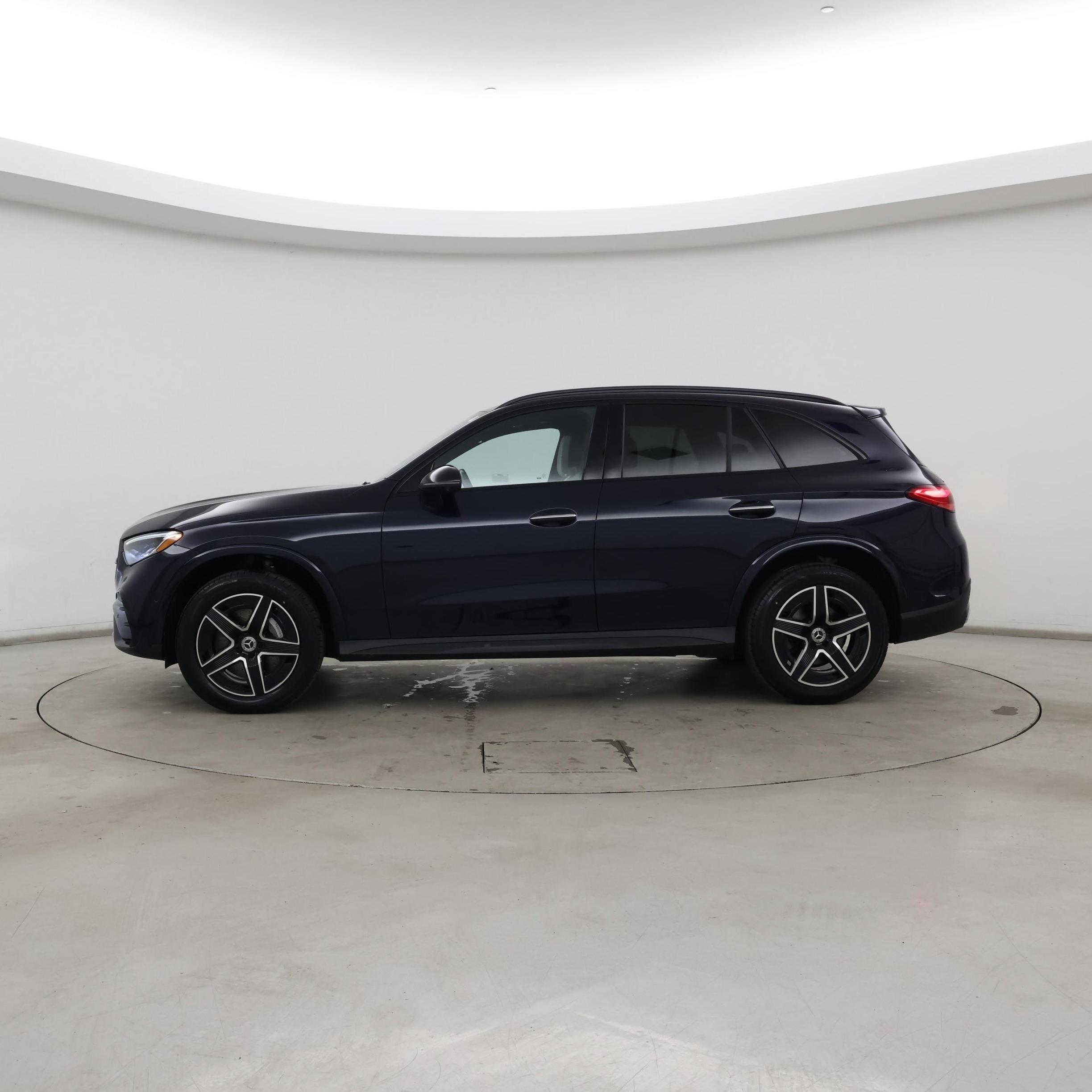 Thumbnail: 2023 Mercedes-Benz GLC - 3