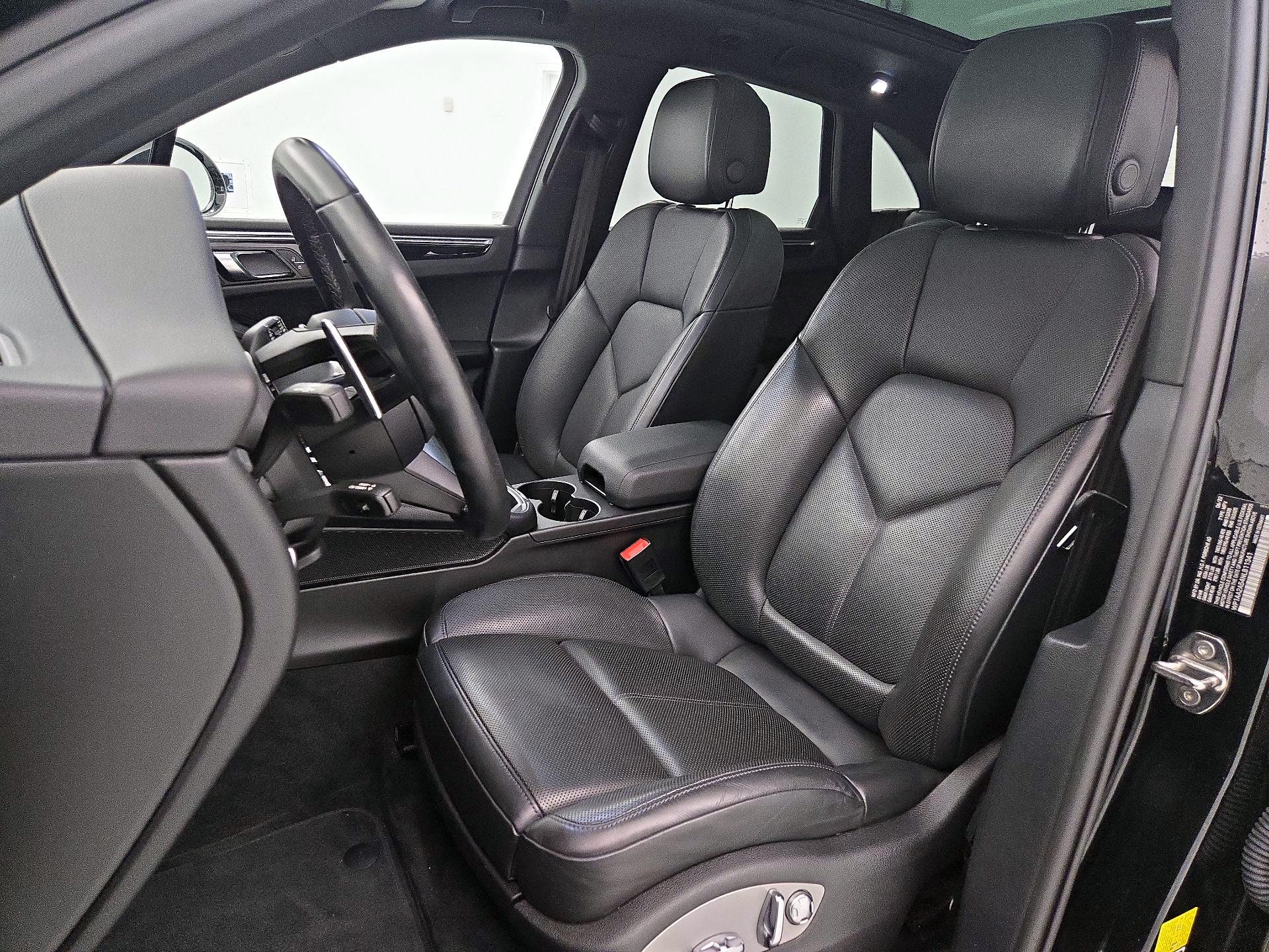 Thumbnail: 2022 Porsche Macan - 11