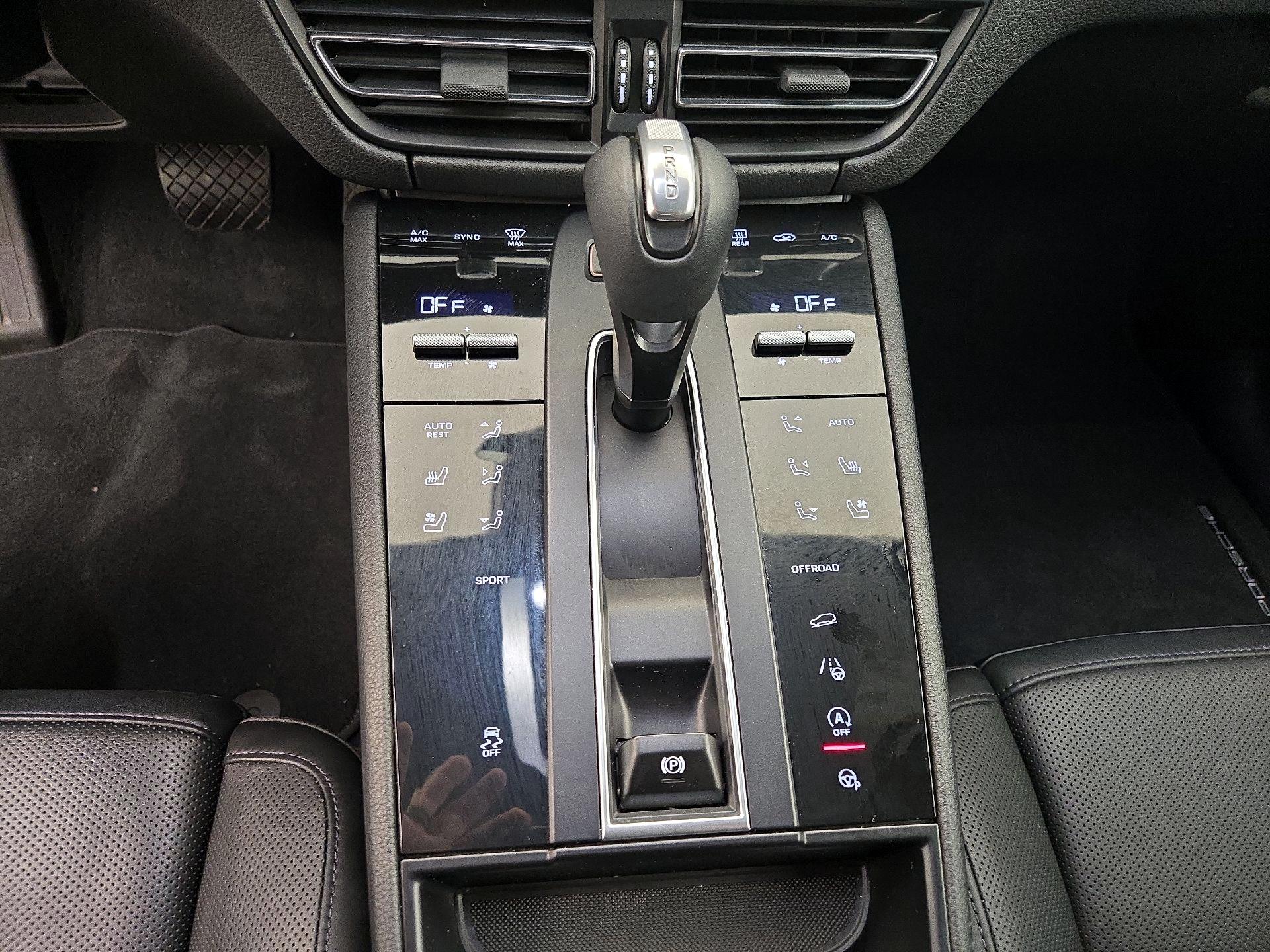 Thumbnail: 2022 Porsche Macan - 18