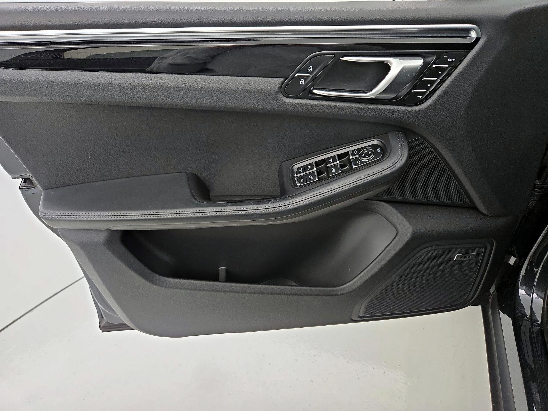 Thumbnail: 2023 Porsche Macan - 12