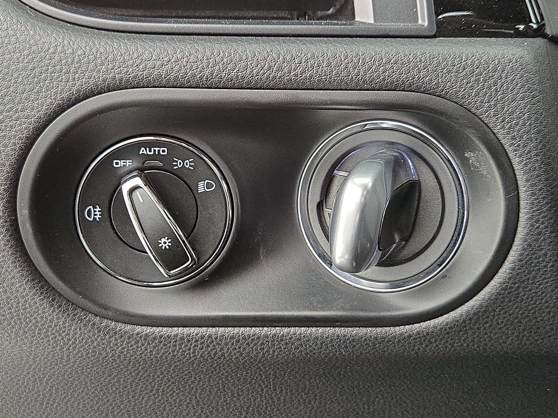 Thumbnail: 2023 Porsche Macan - 13