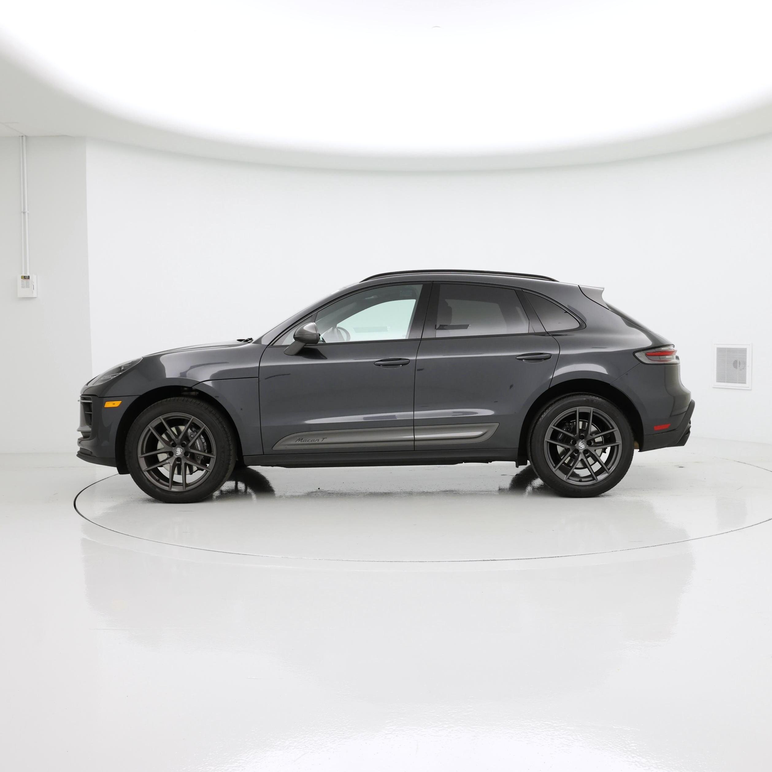 Thumbnail: 2023 Porsche Macan - 3