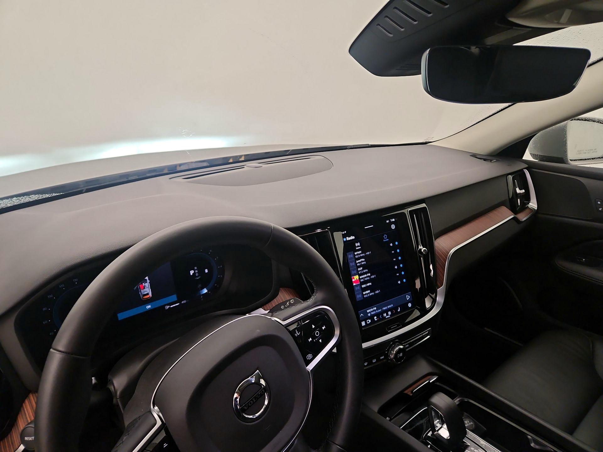 Thumbnail: 2025 Volvo S60 - 9