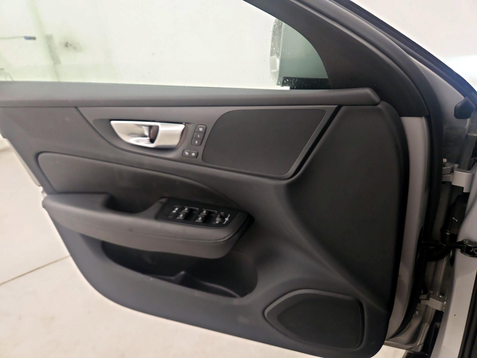 Thumbnail: 2025 Volvo S60 - 12