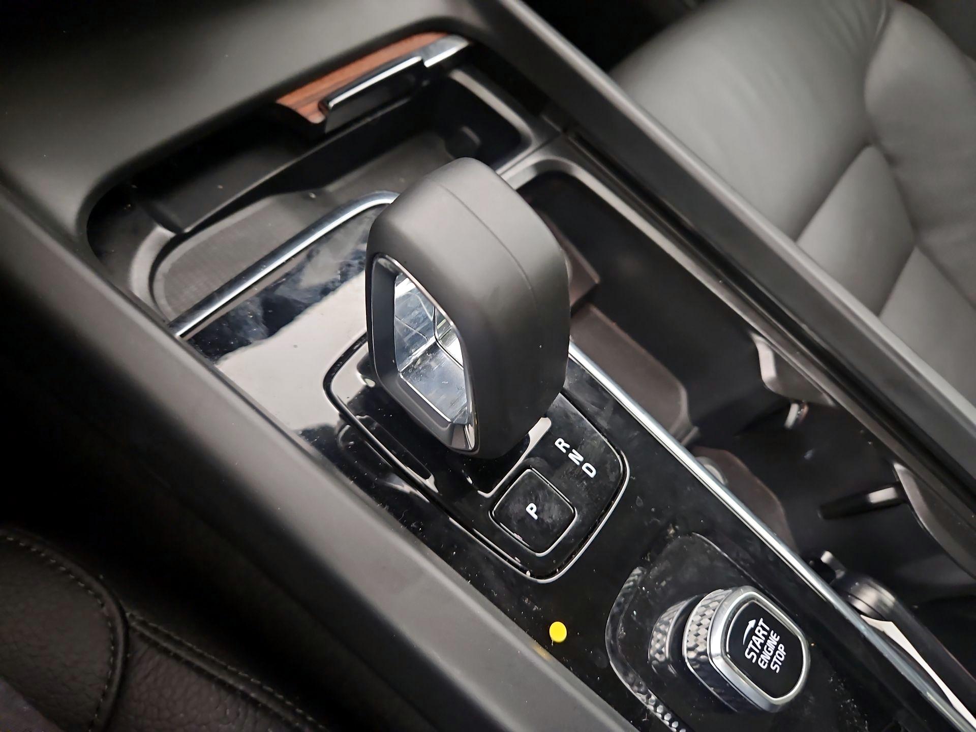 Thumbnail: 2025 Volvo S60 - 16