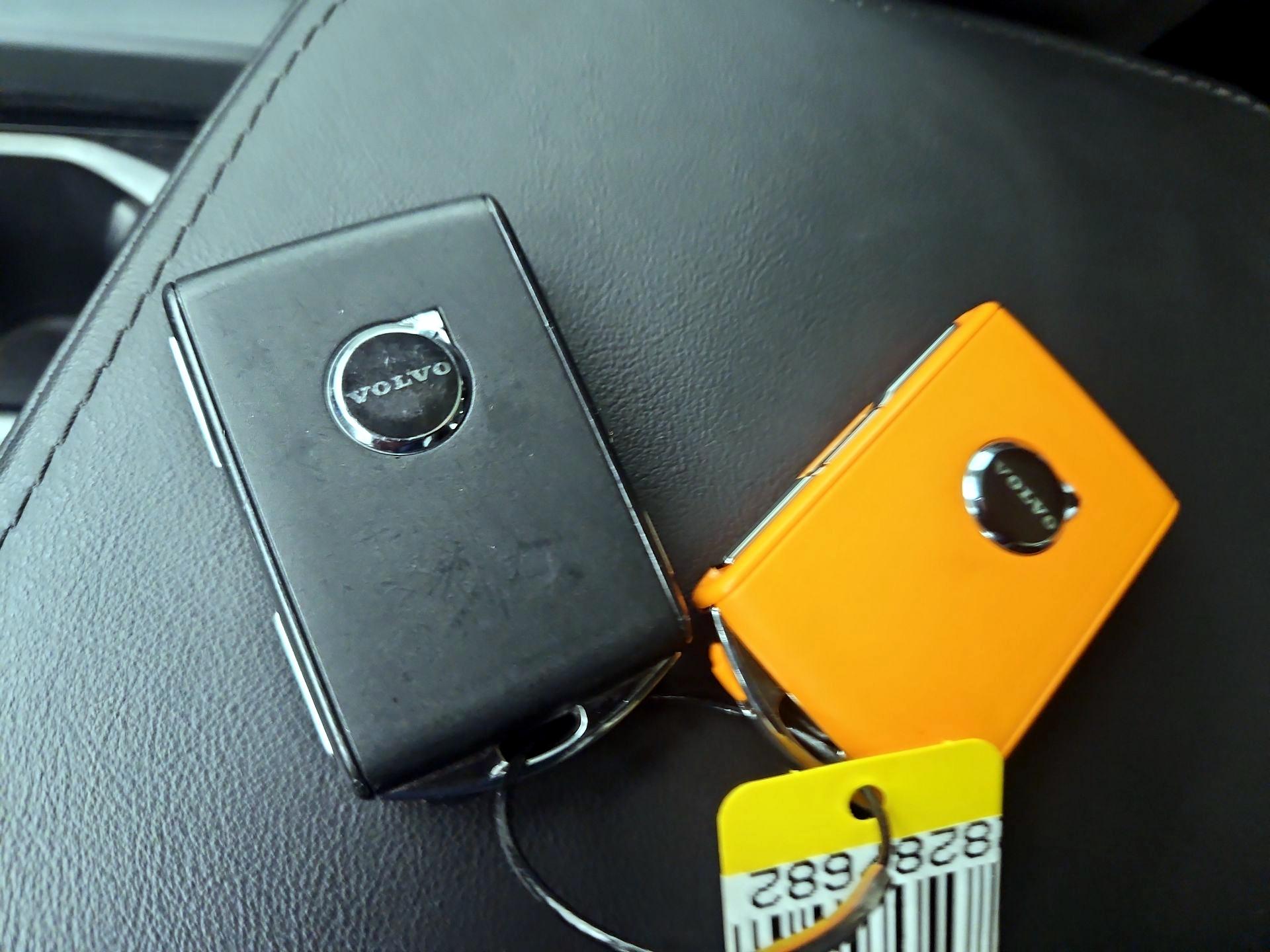 Thumbnail: 2025 Volvo S60 - 20