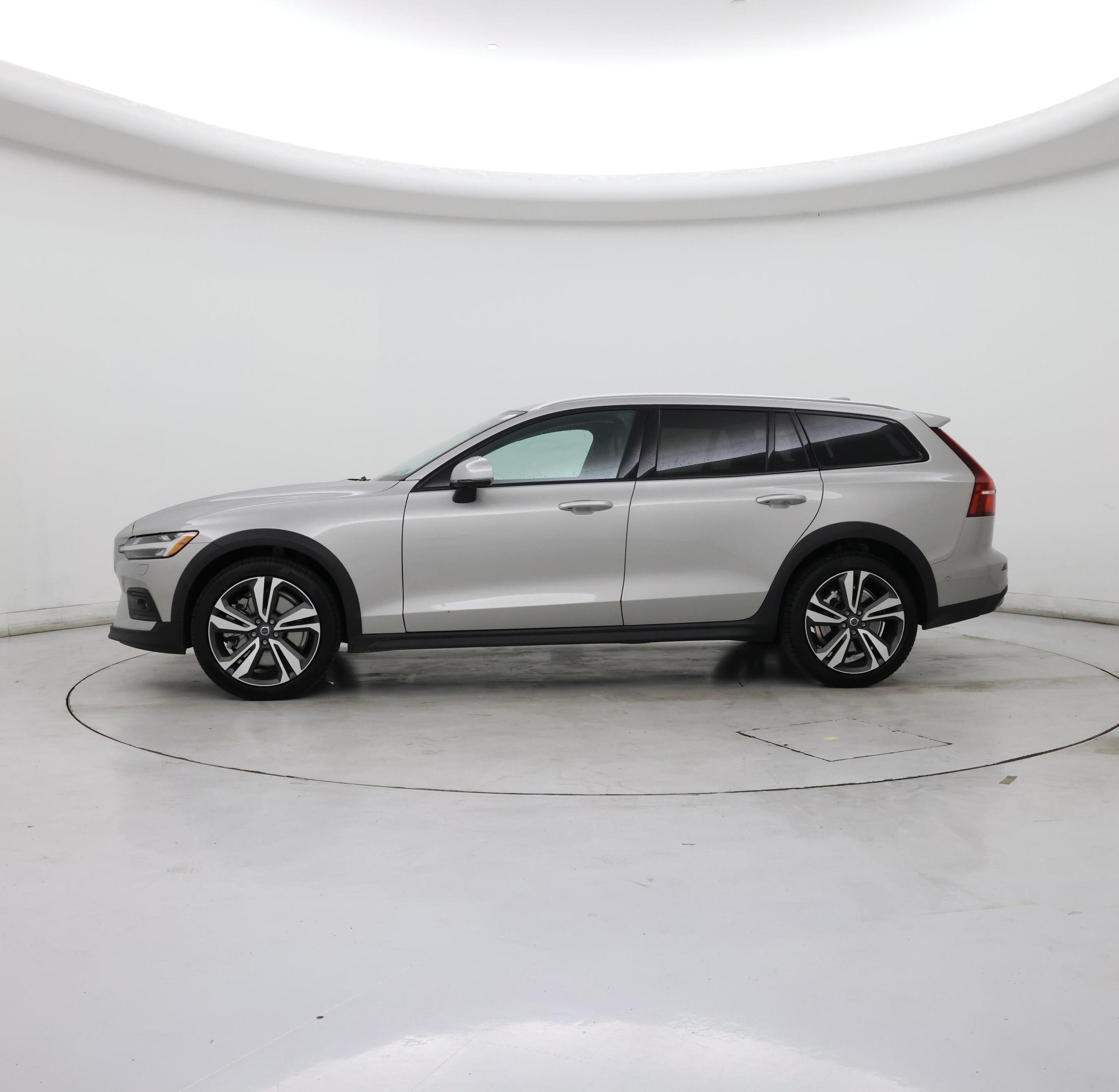 Thumbnail: 2025 Volvo S60 - 3