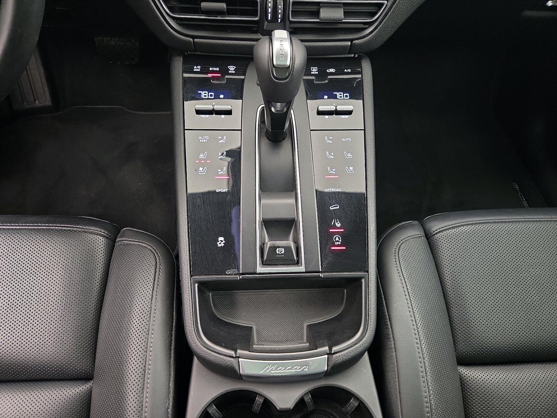 Thumbnail: 2023 Porsche Macan - 18