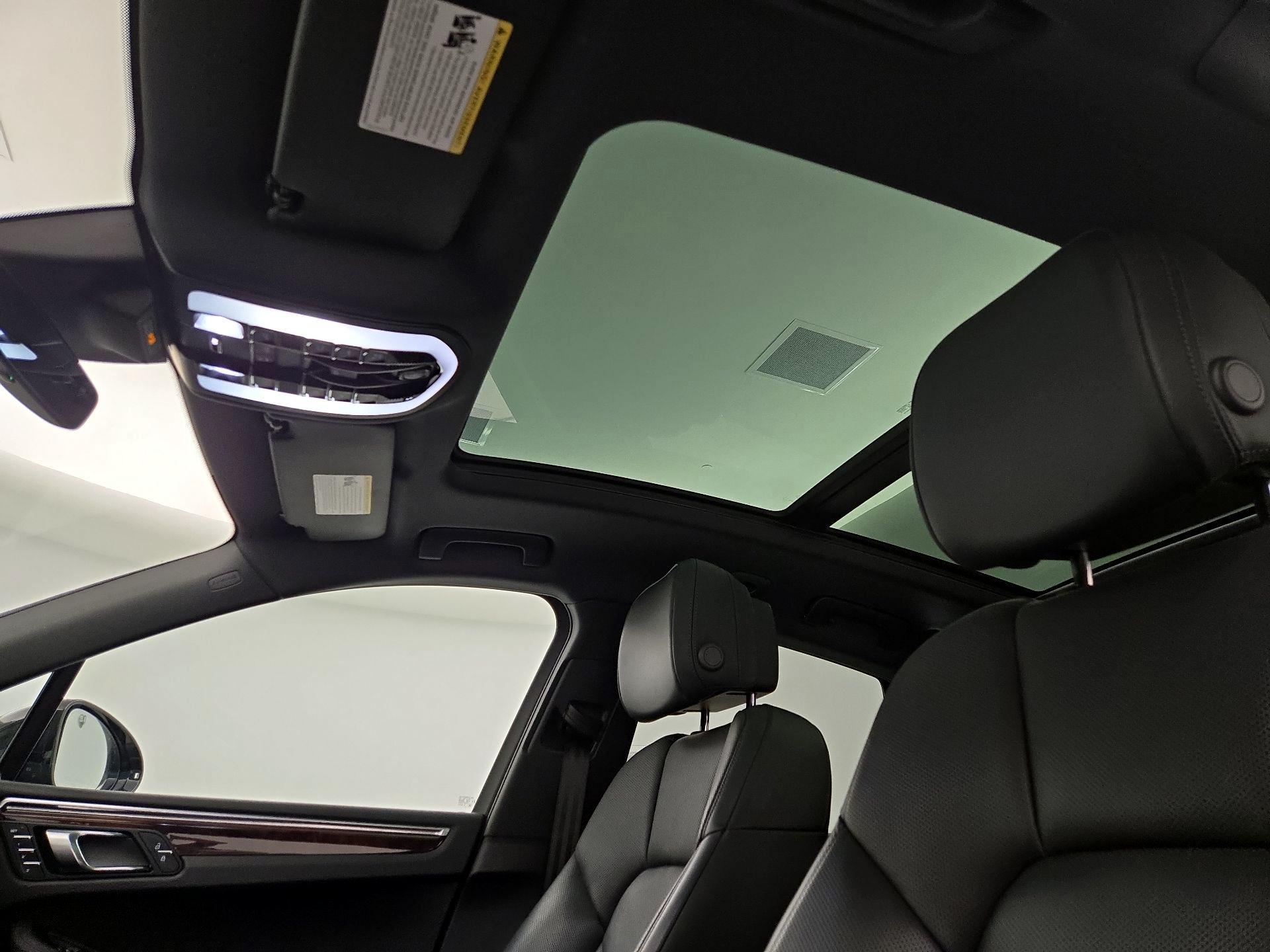 Thumbnail: 2023 Porsche Macan - 20