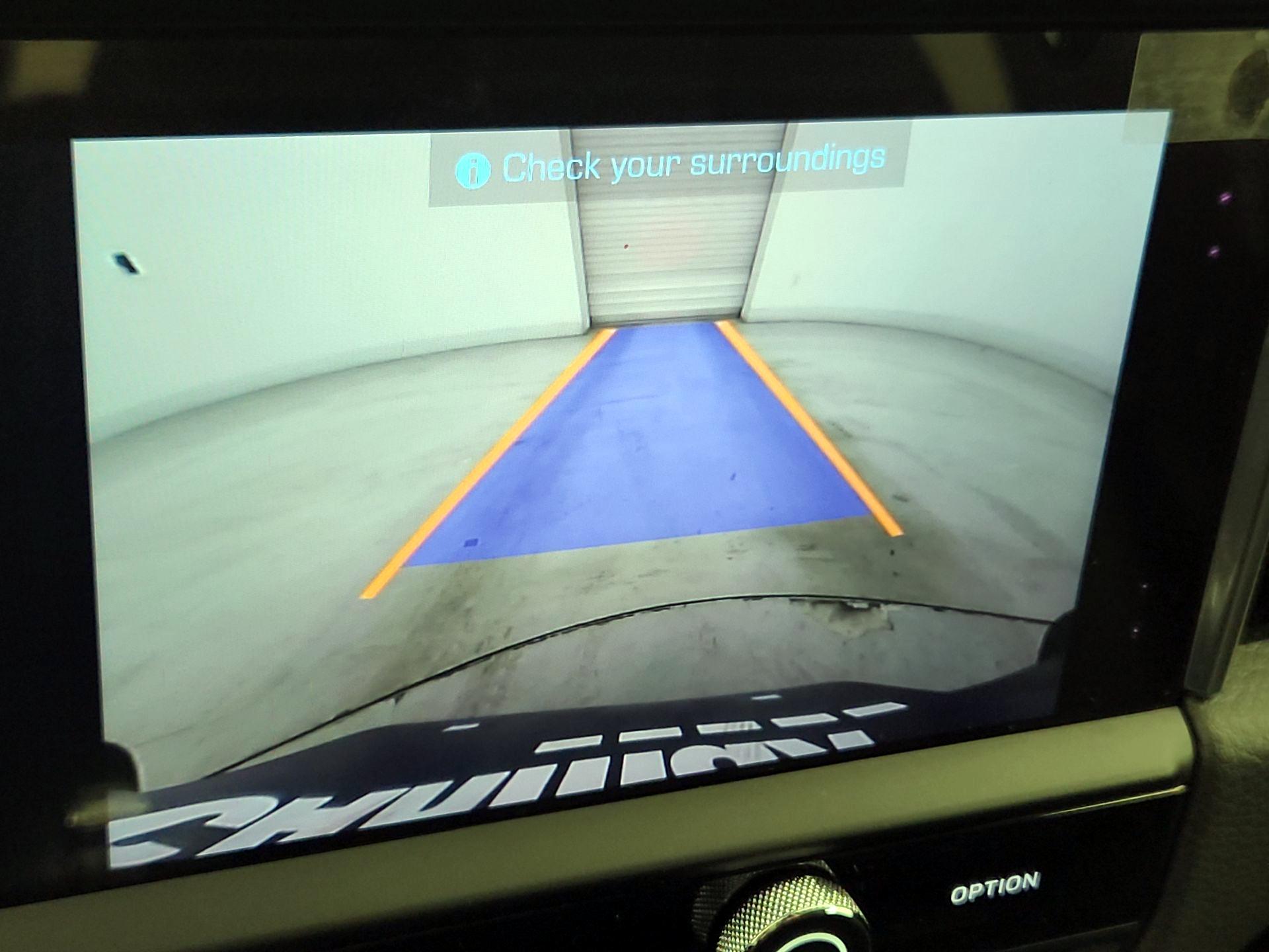 Thumbnail: 2022 Porsche Macan - 15