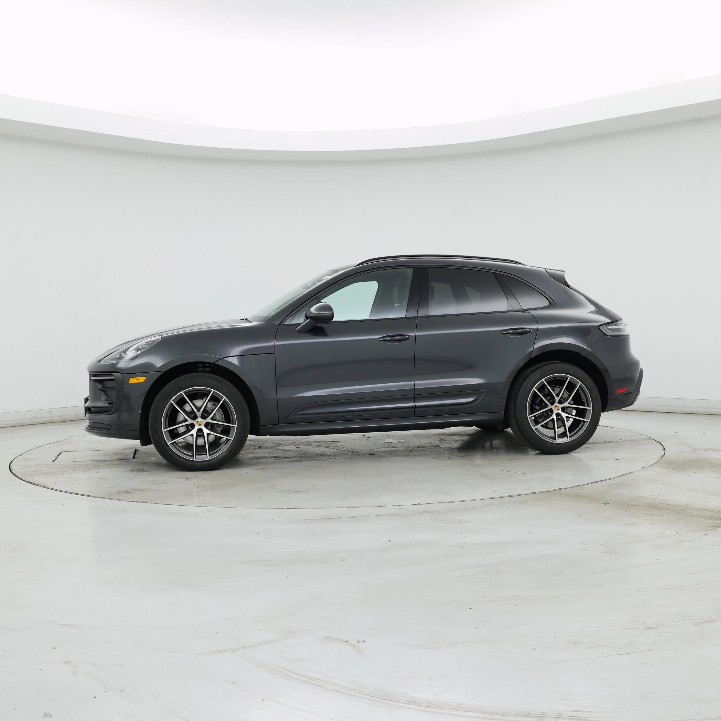 Thumbnail: 2022 Porsche Macan - 3