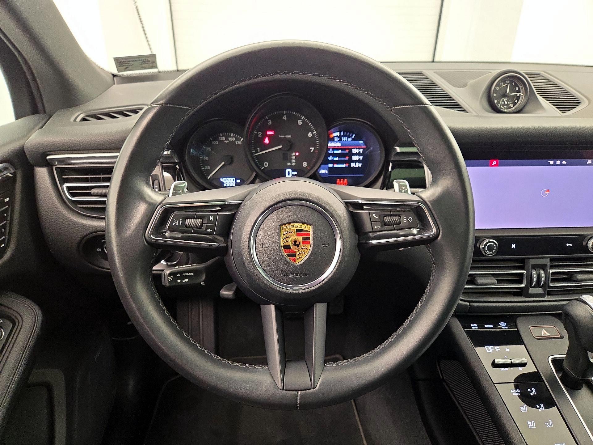 Thumbnail: 2022 Porsche Macan - 10