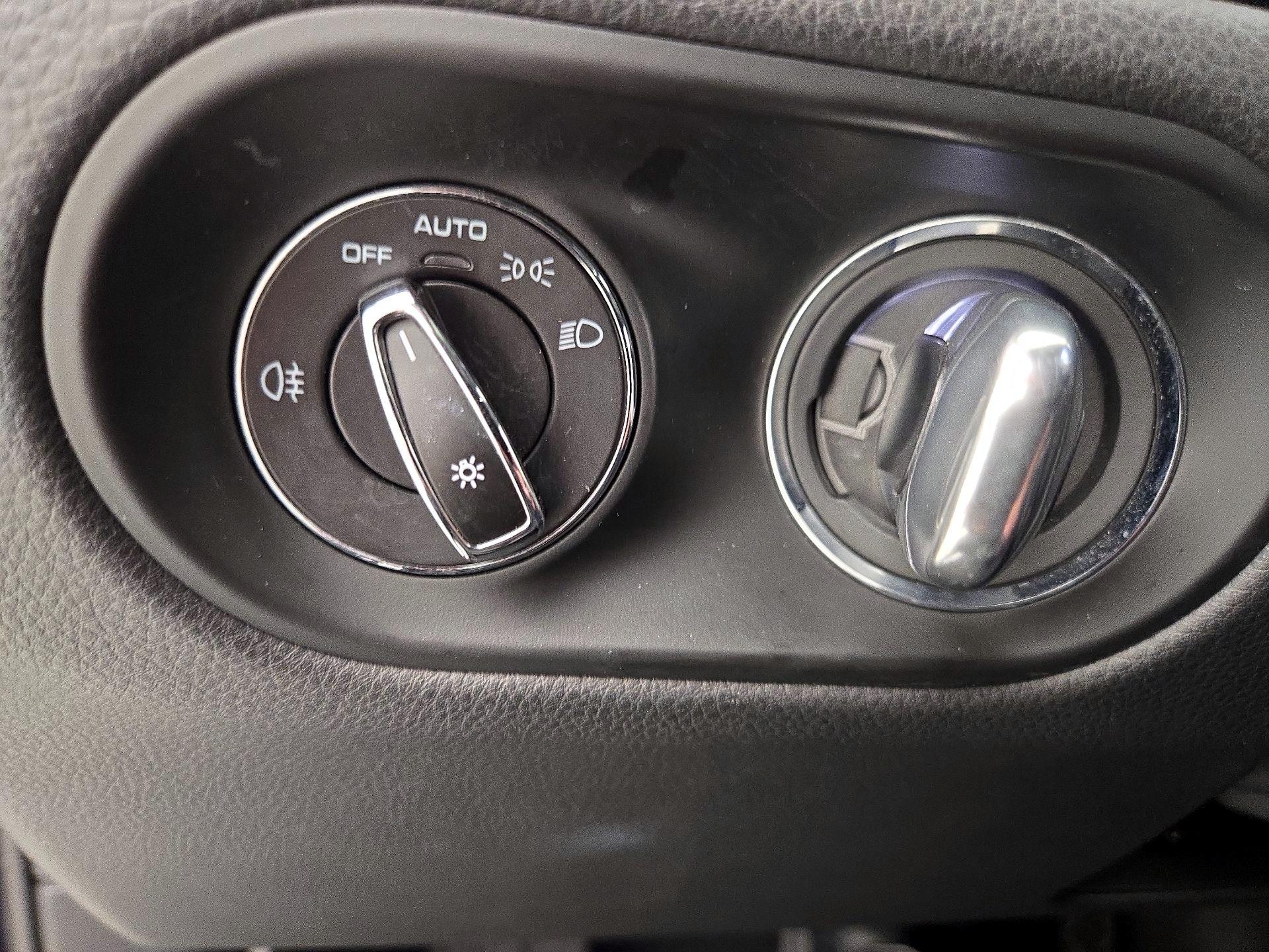 Thumbnail: 2022 Porsche Macan - 13