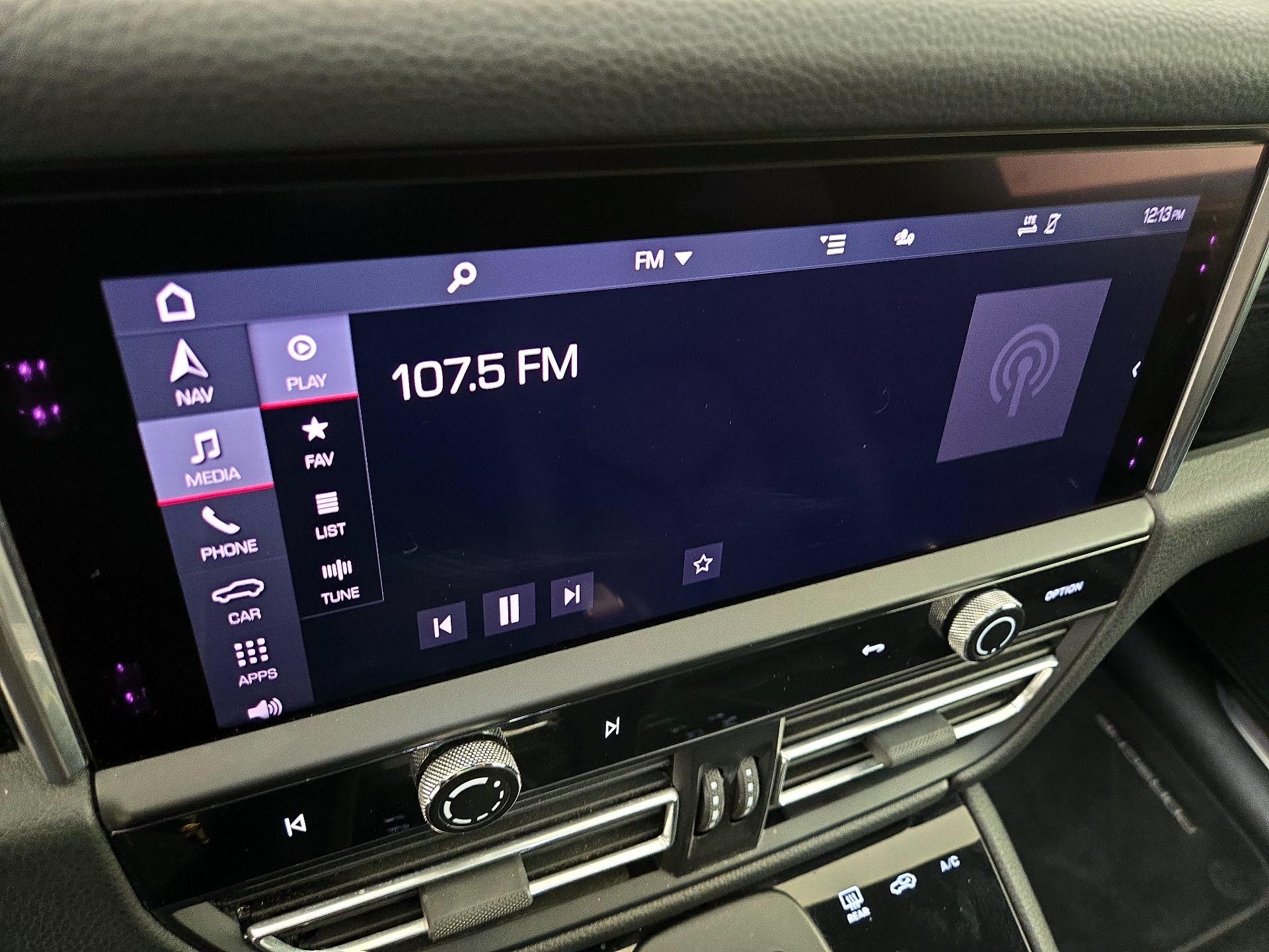 Thumbnail: 2022 Porsche Macan - 16