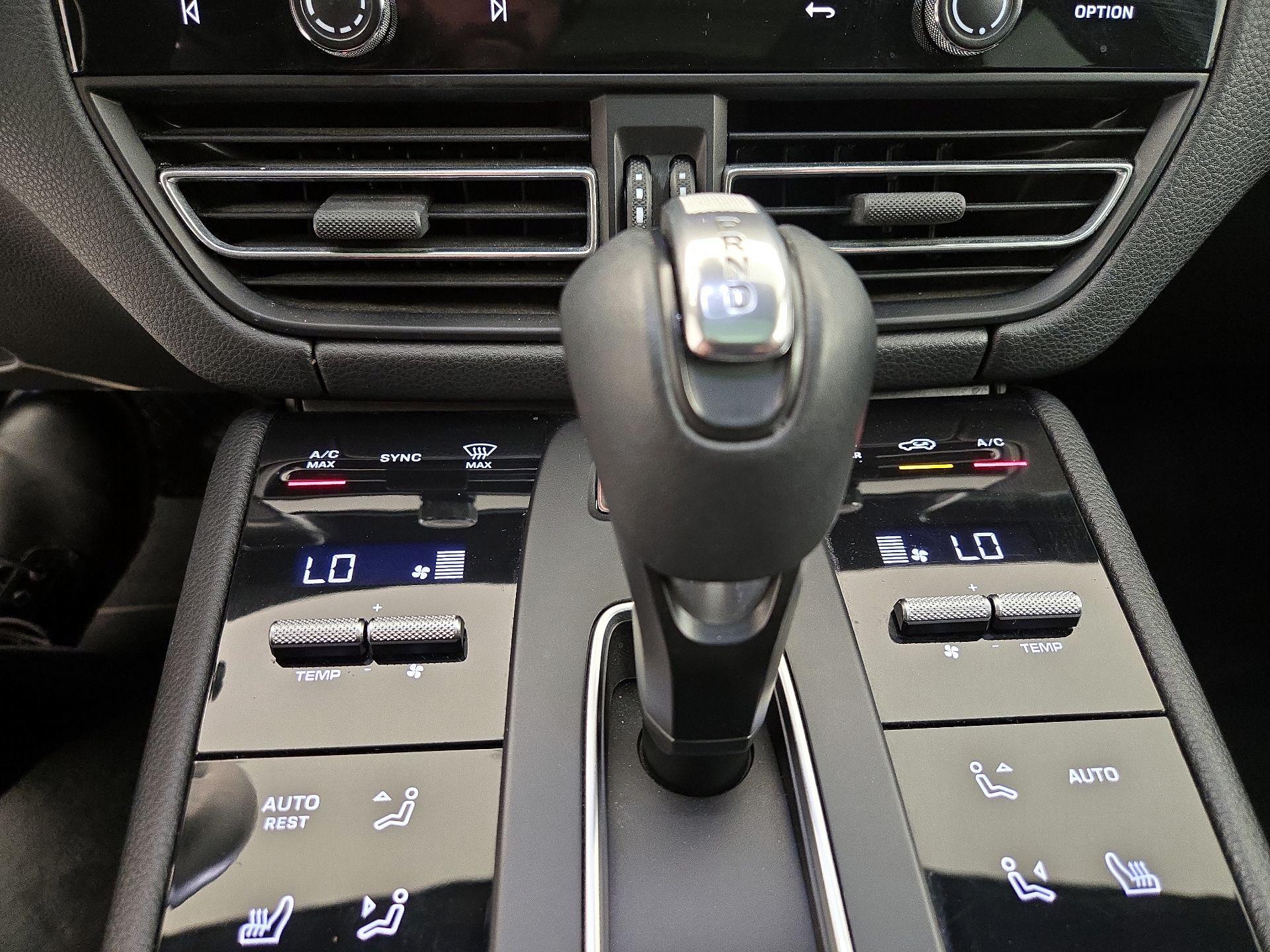 Thumbnail: 2022 Porsche Macan - 17