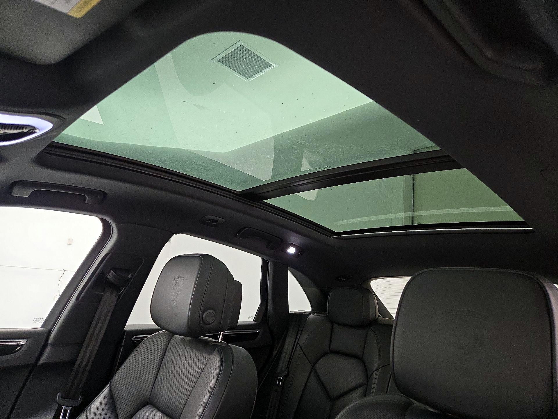 Thumbnail: 2022 Porsche Macan - 20