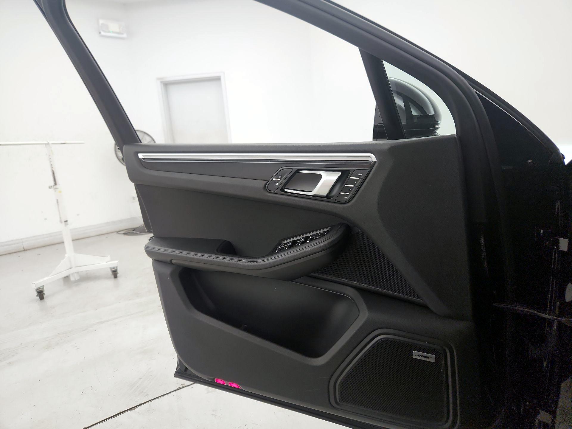 Thumbnail: 2022 Porsche Macan - 12