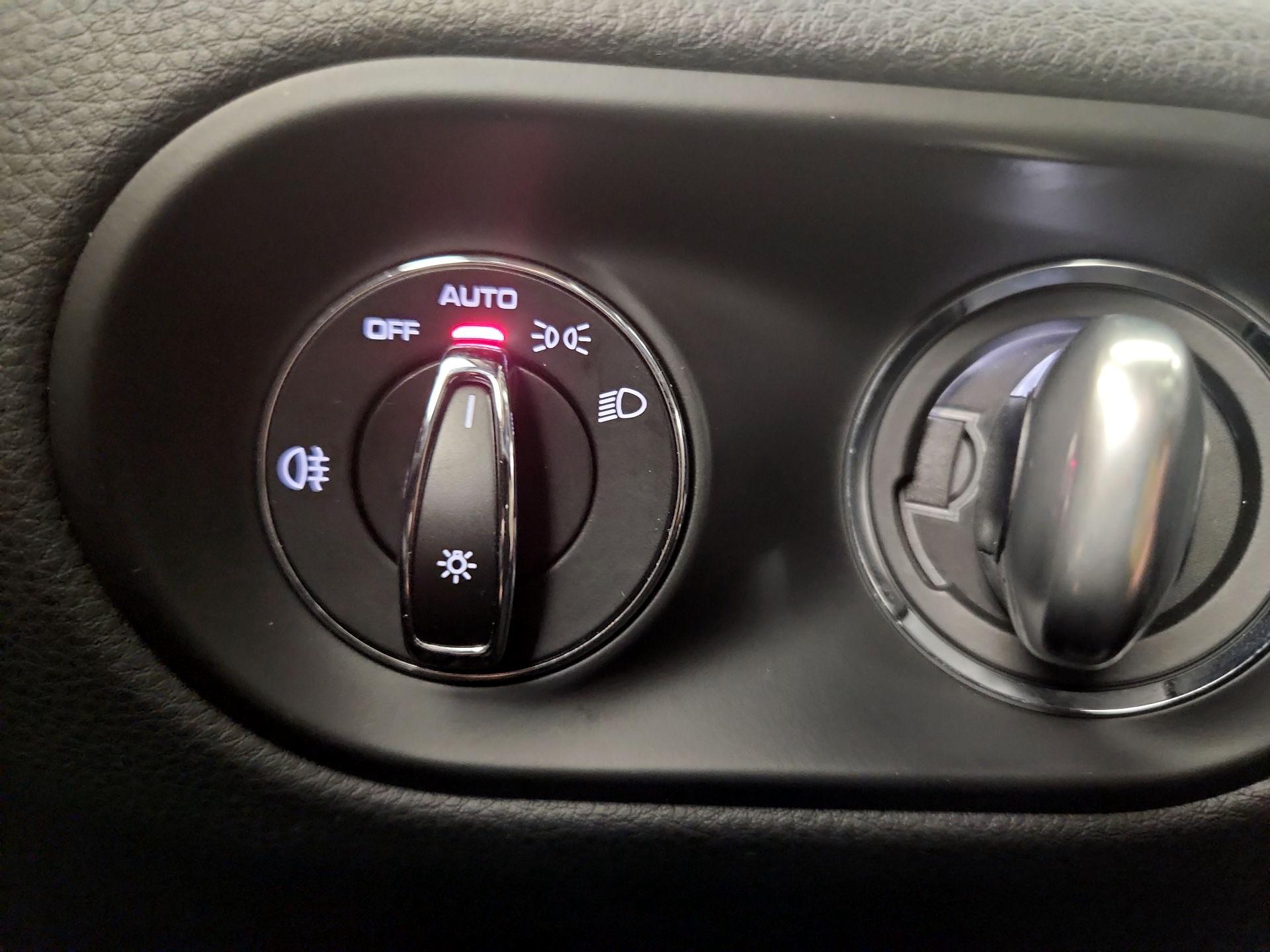 Thumbnail: 2022 Porsche Macan - 13