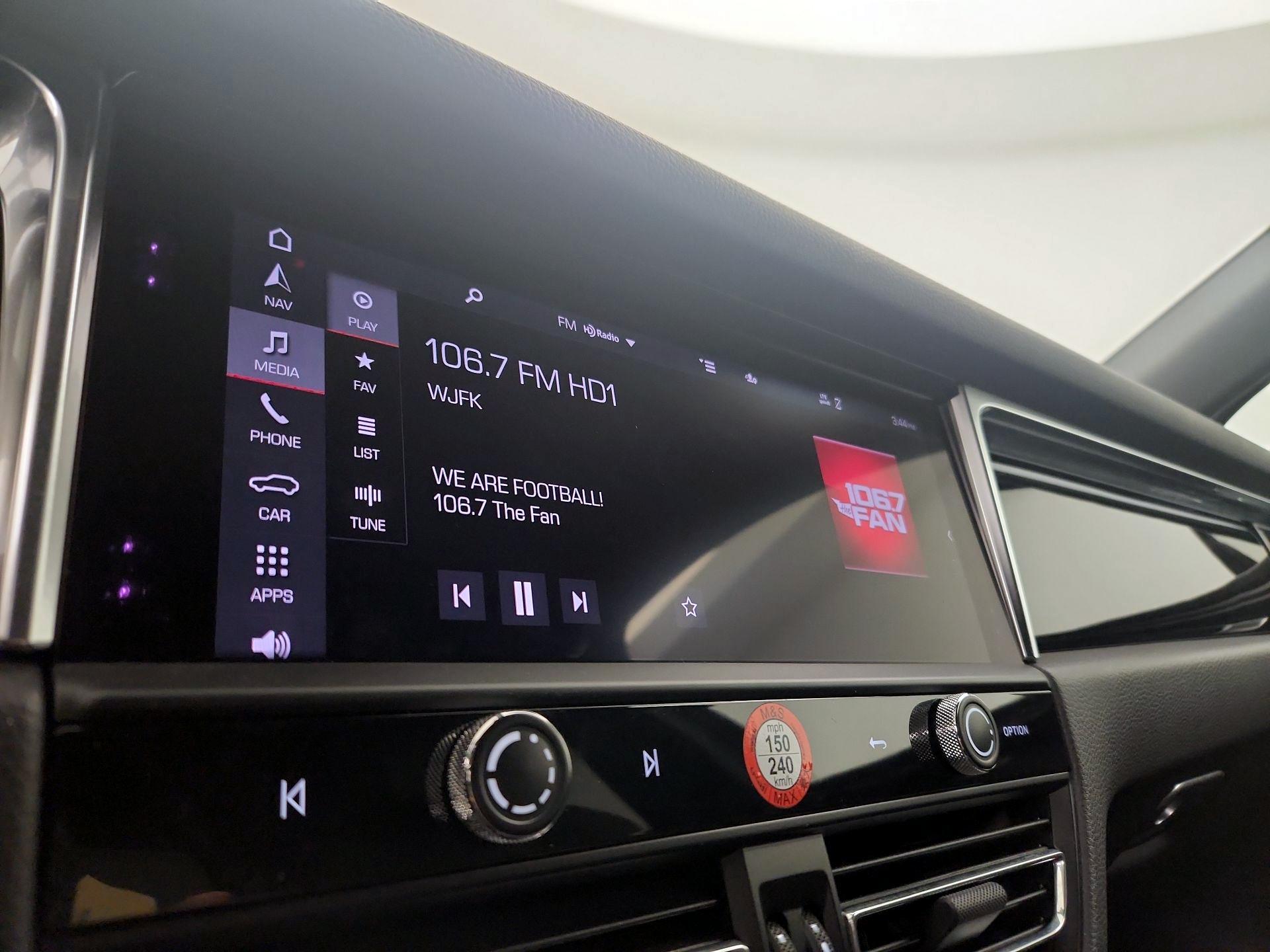 Thumbnail: 2022 Porsche Macan - 16