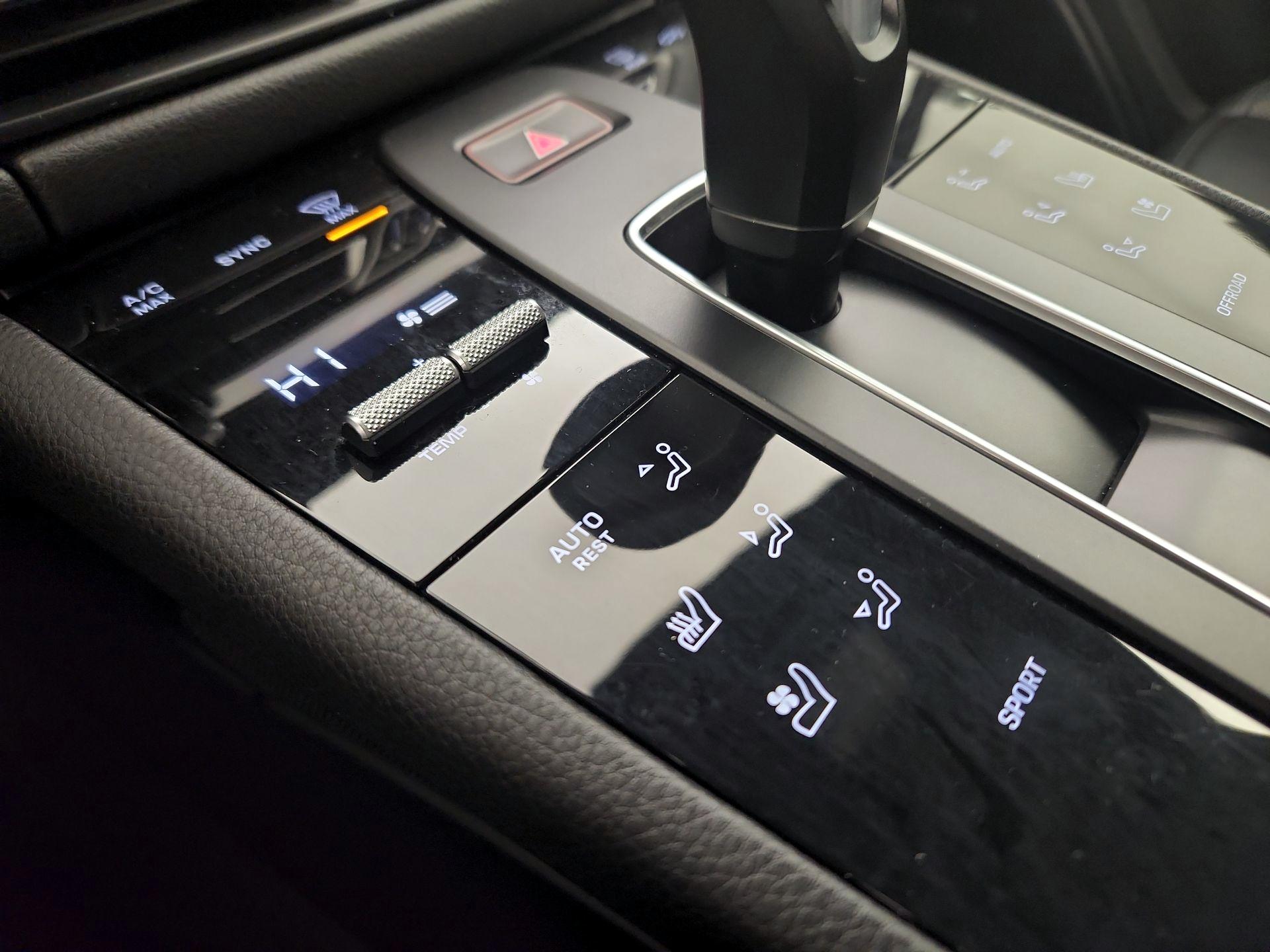 Thumbnail: 2022 Porsche Macan - 17