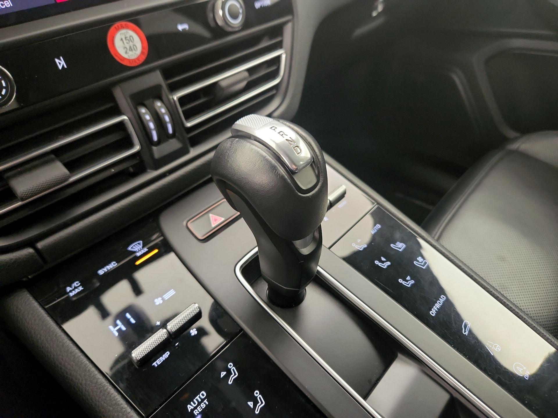 Thumbnail: 2022 Porsche Macan - 18