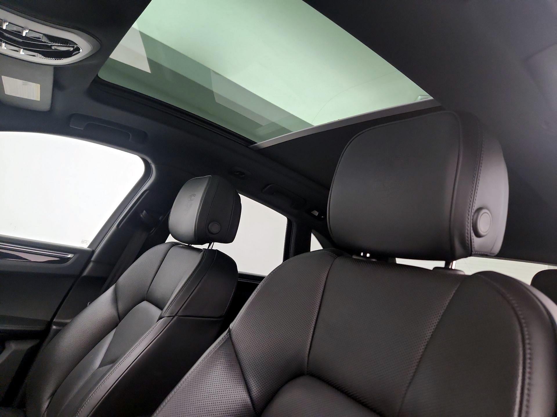 Thumbnail: 2022 Porsche Macan - 20