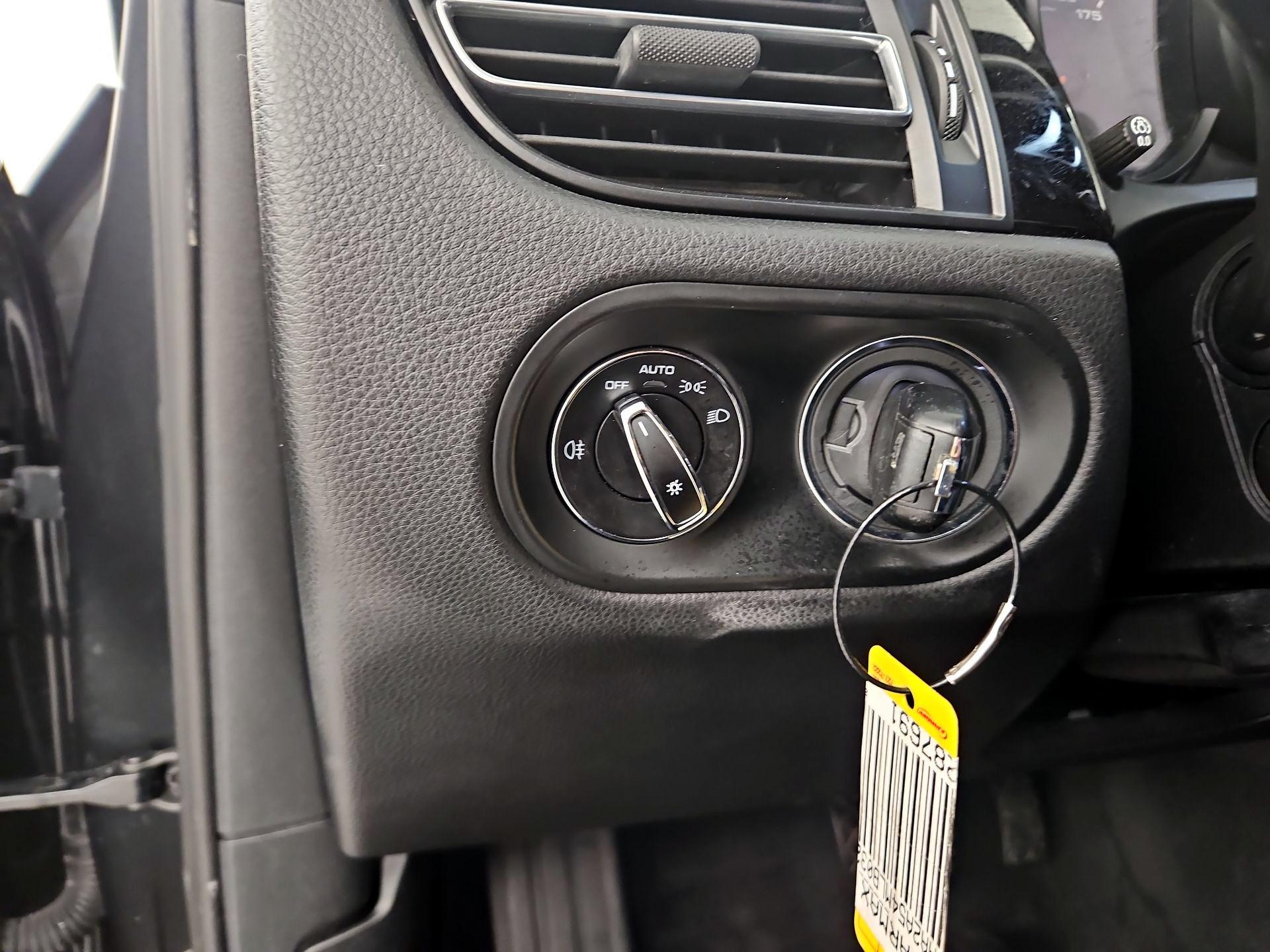 Thumbnail: 2021 Porsche Macan - 13