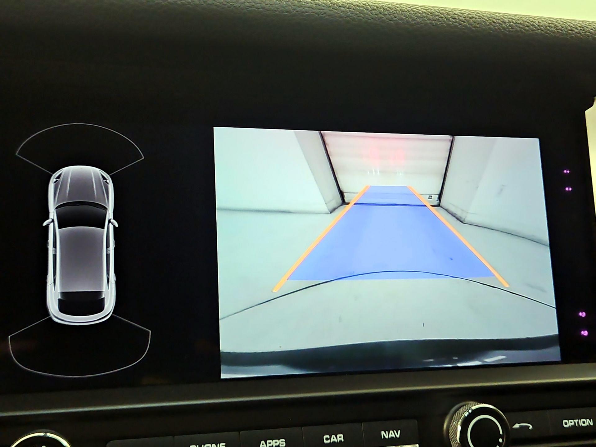 Thumbnail: 2021 Porsche Macan - 15