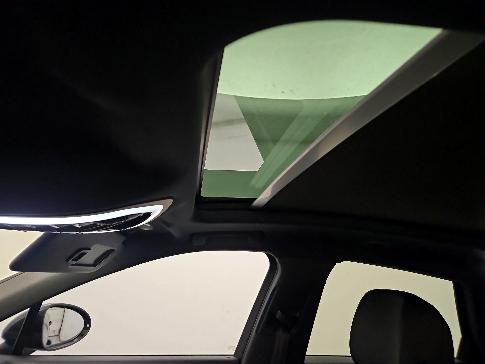 Thumbnail: 2021 Porsche Macan - 20